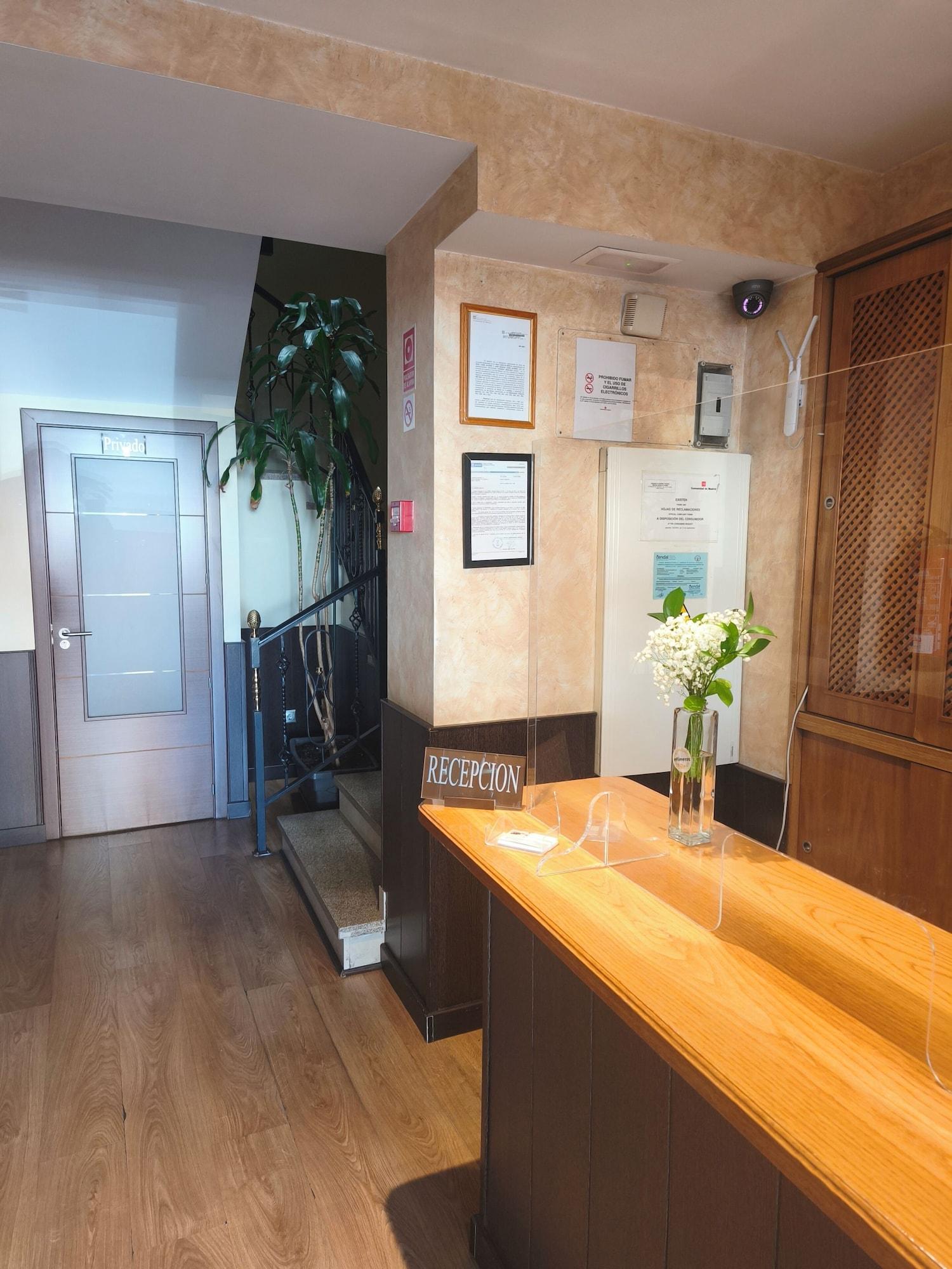 Varios Hostal Avenida Barajas