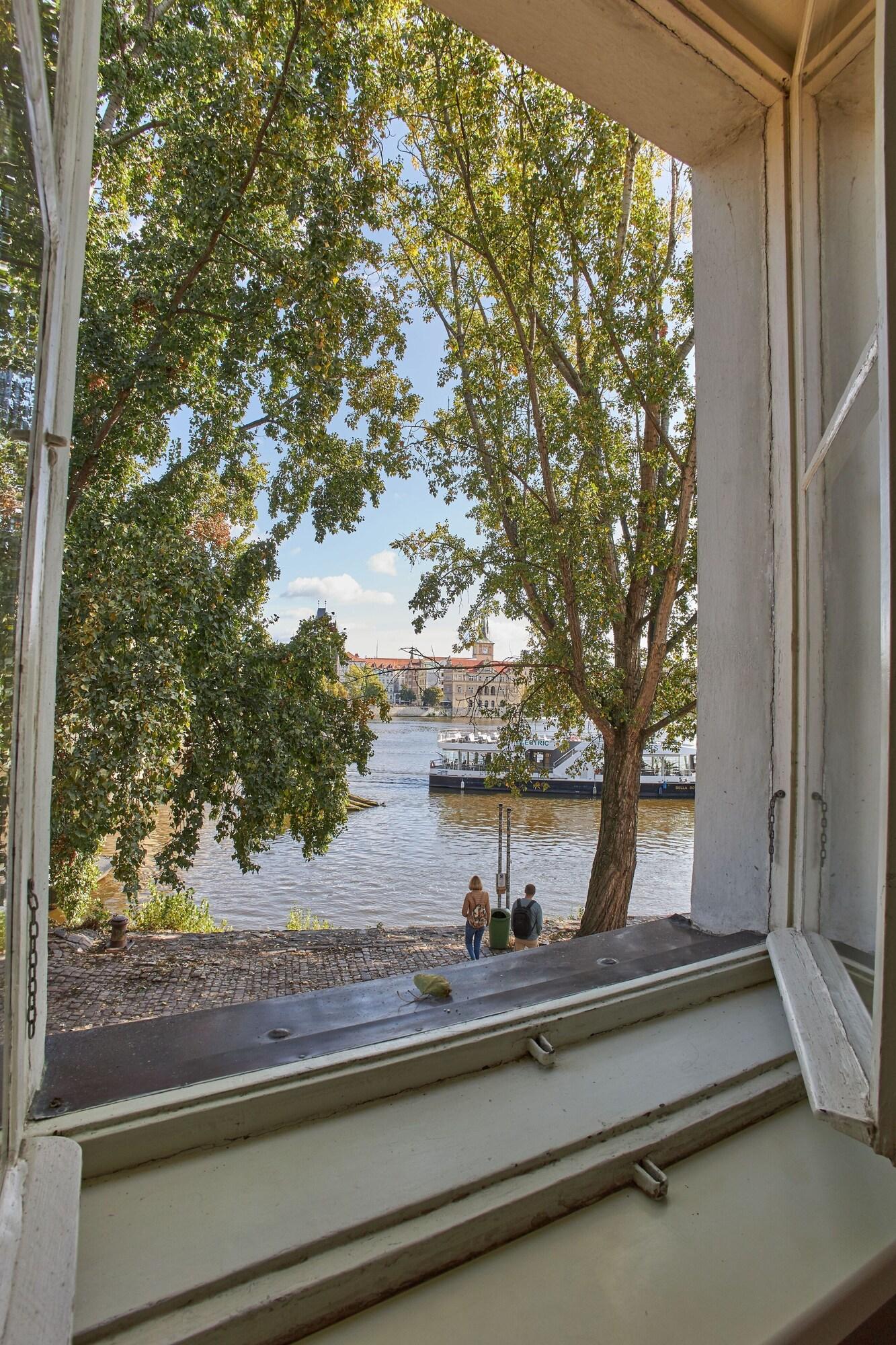 Comodidades del Alojamiento River View Residence by Charles Bridge