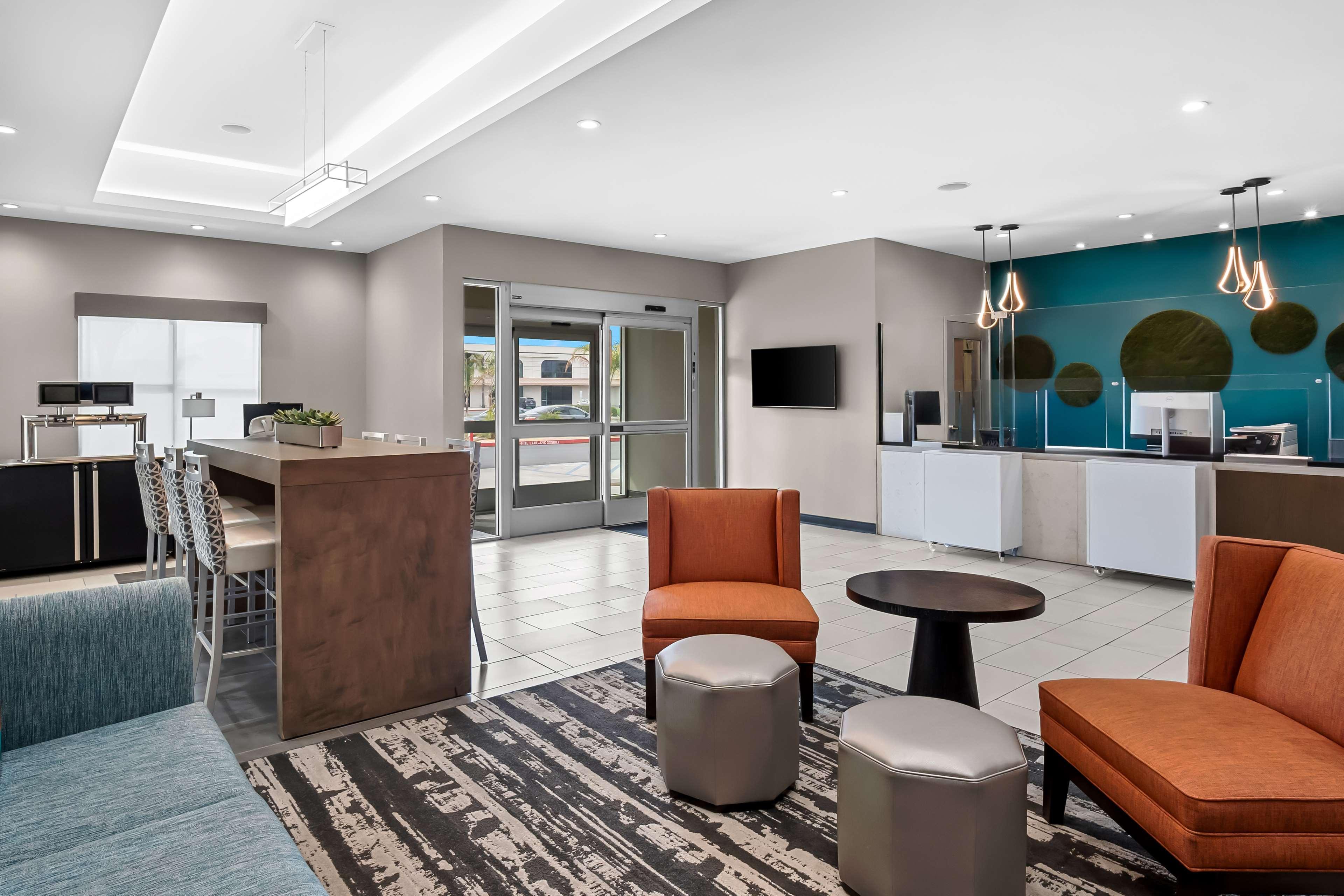 Vista Lobby Best Western San Bernardino Hotel