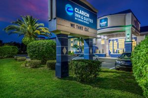 Alojamiento - Clarion Inn & Suites Central Clearwater Beach