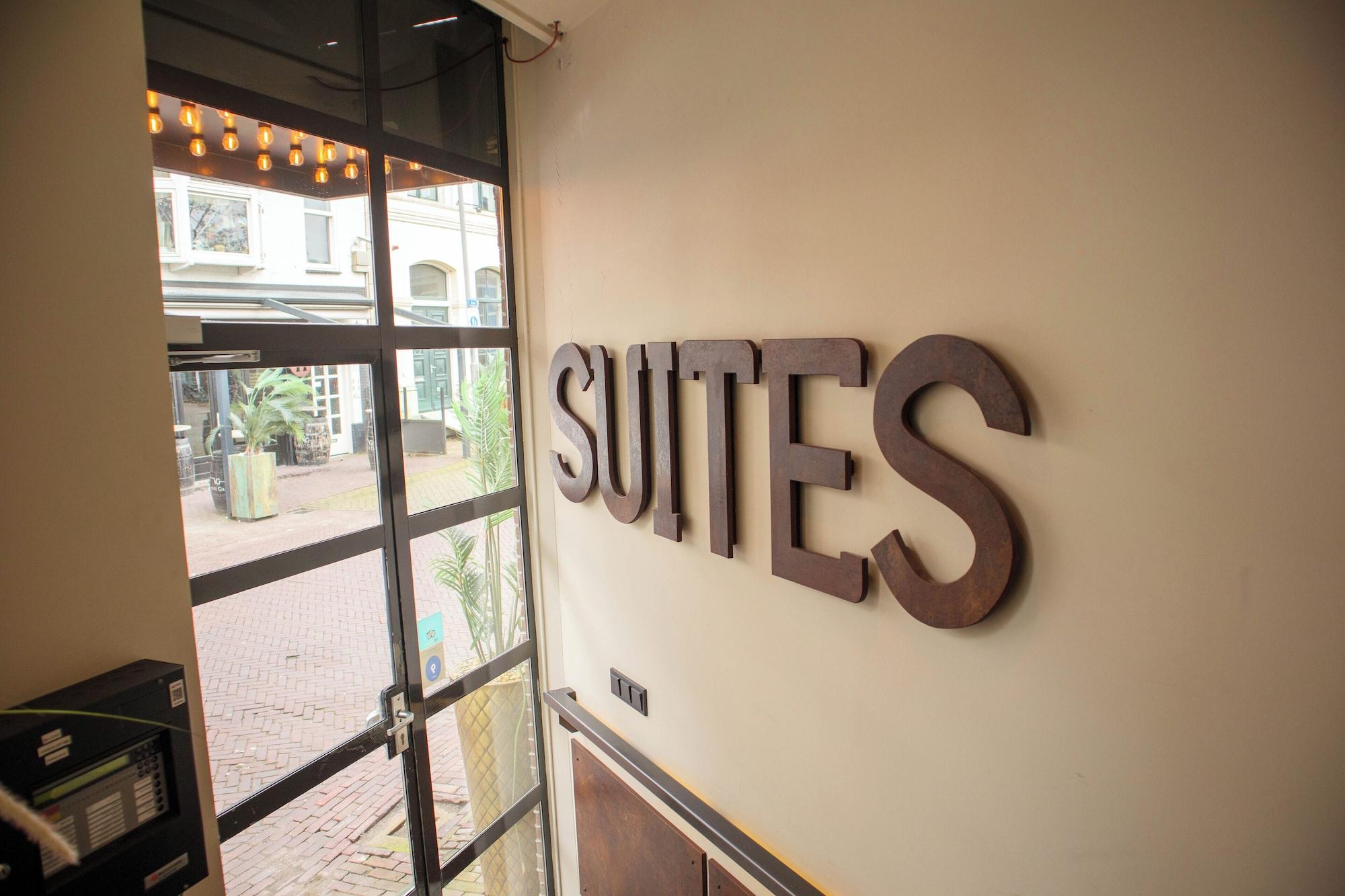 Vista Exterior Manzo's Suites