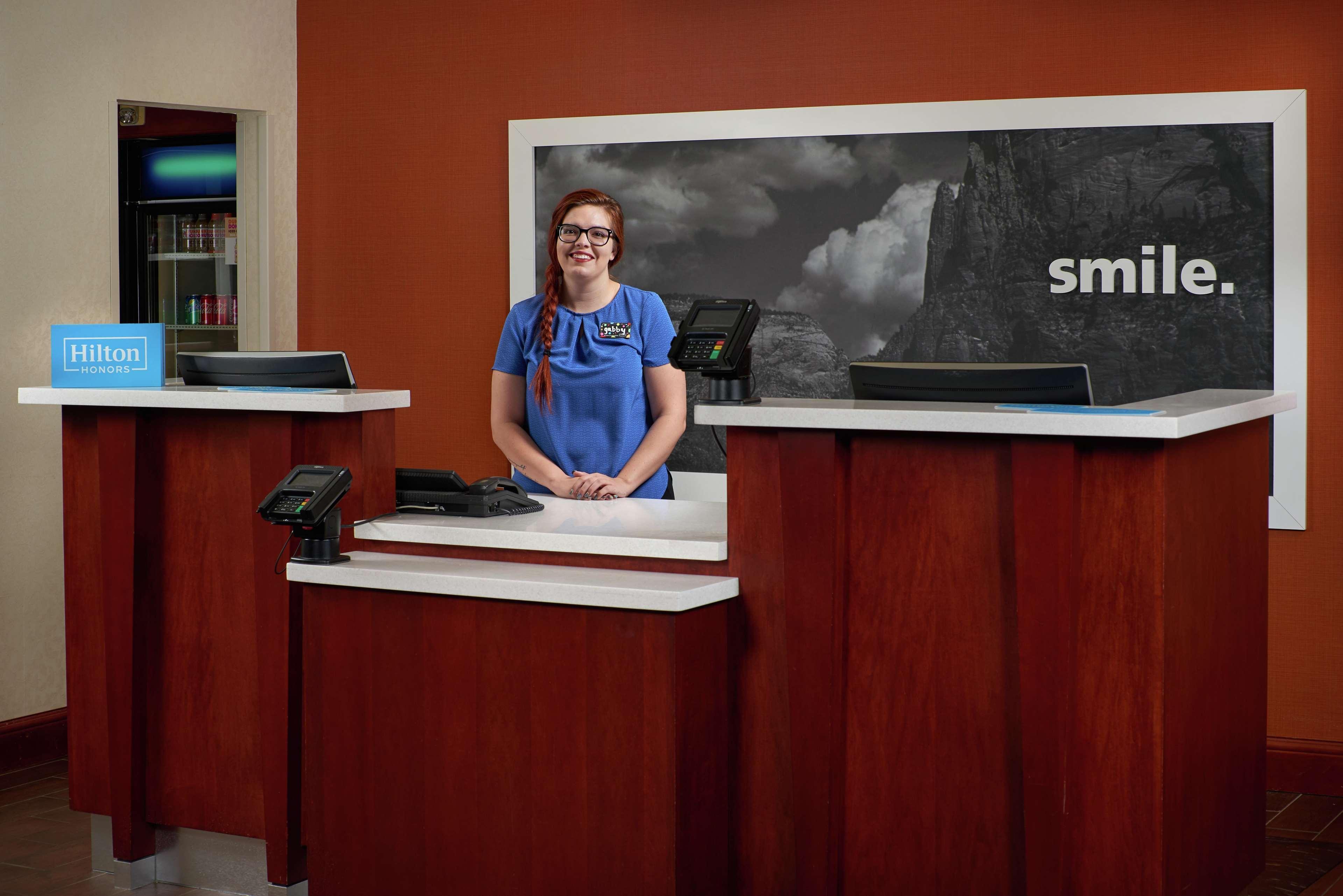 Vista Lobby Hampton Inn & Suites Roswell