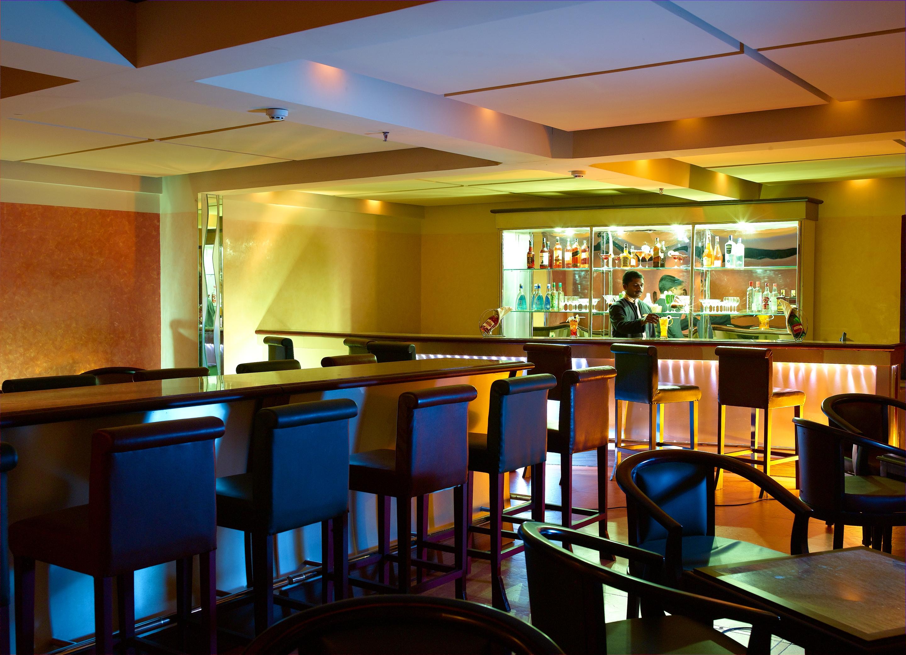 Bar/Salón Classic Sarovar Portico Thiruvananthapuram