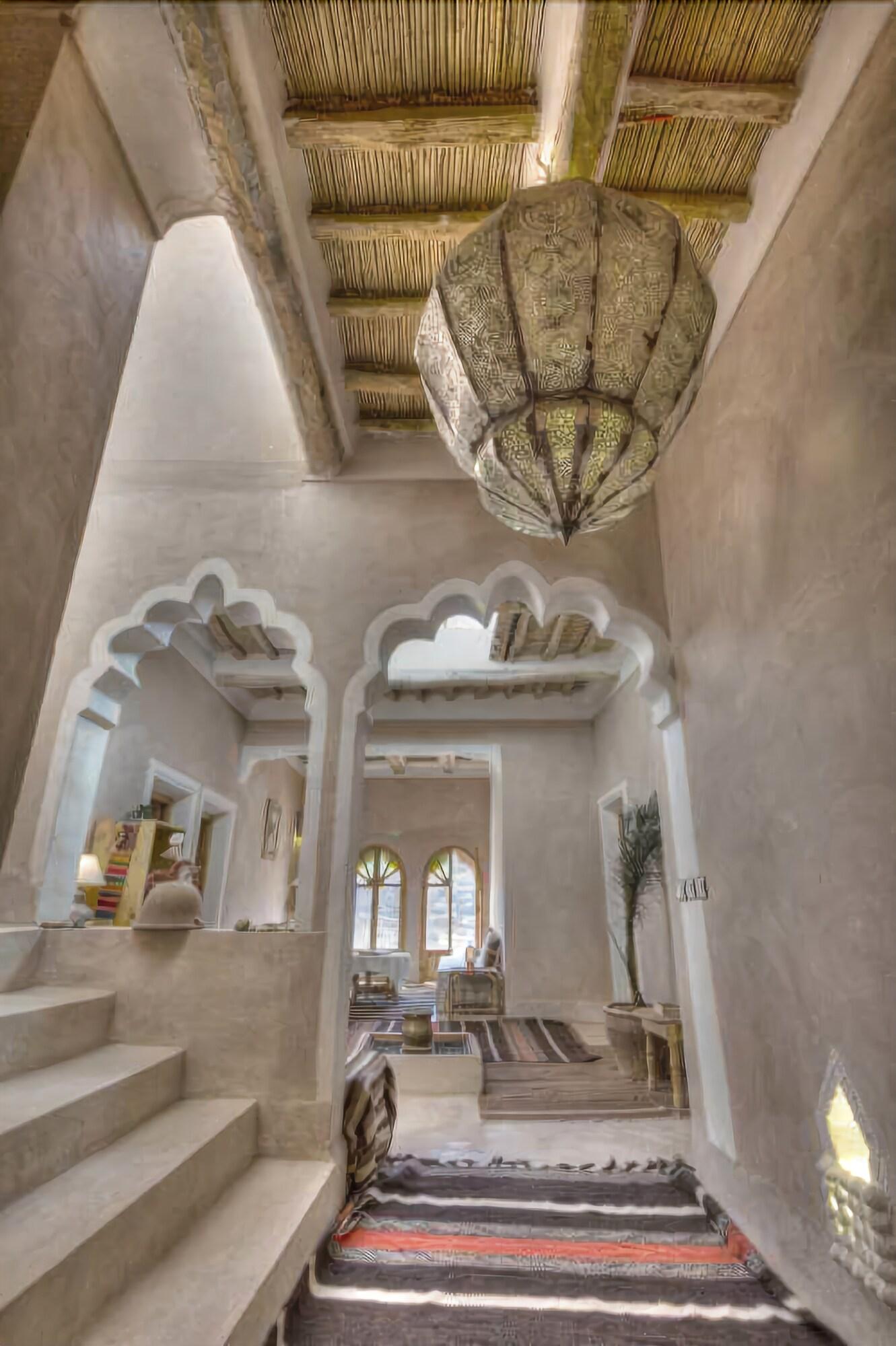 Varios Kasbah Agoulzi