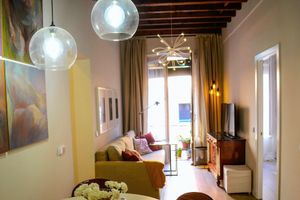 Alquiler Vacacional - Exterior, balconies, 2 bathrooms, wifi, next to subway and train.