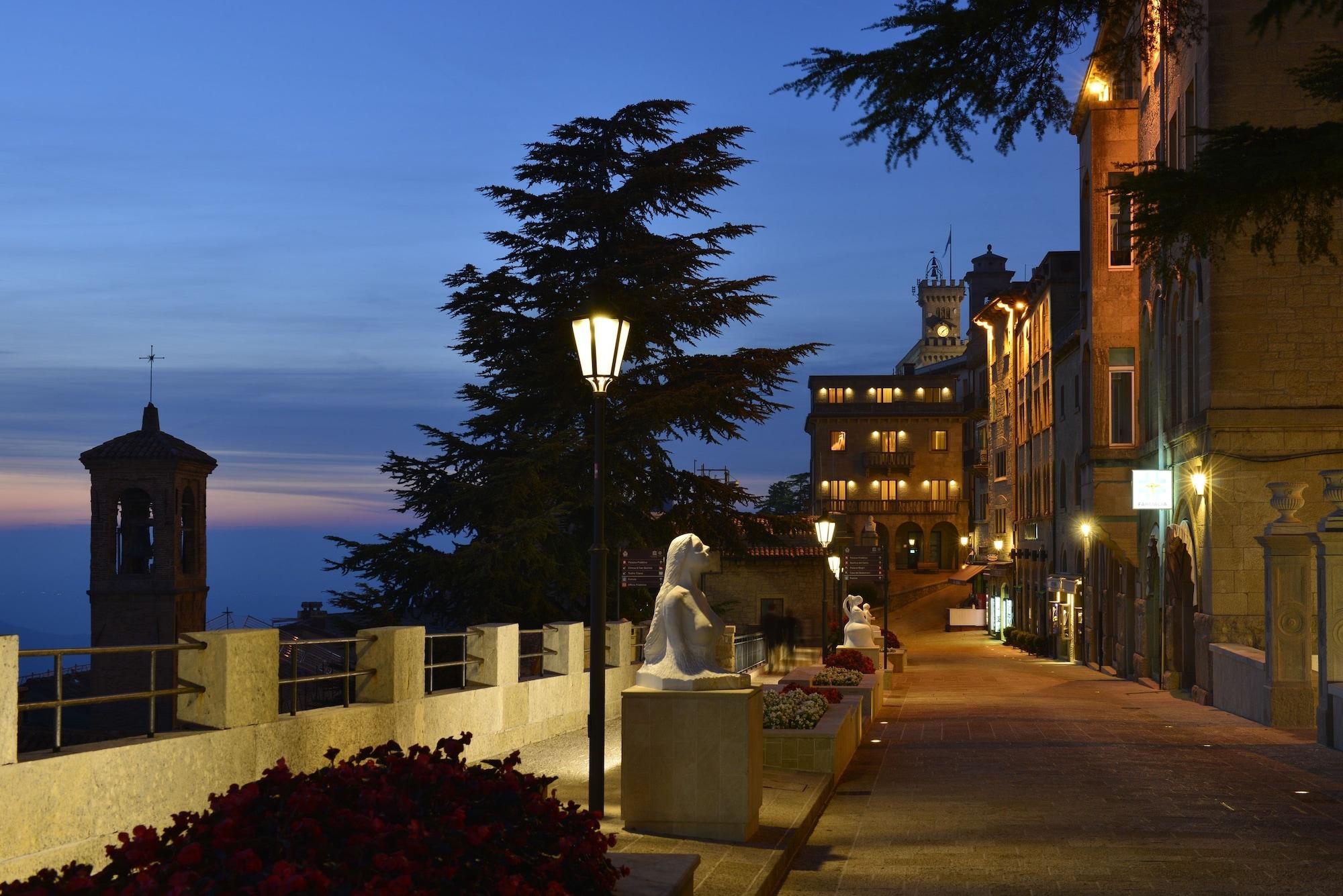Vista Exterior Hotel Titano