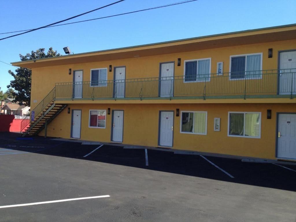 Vista Exterior El Rancho Motel