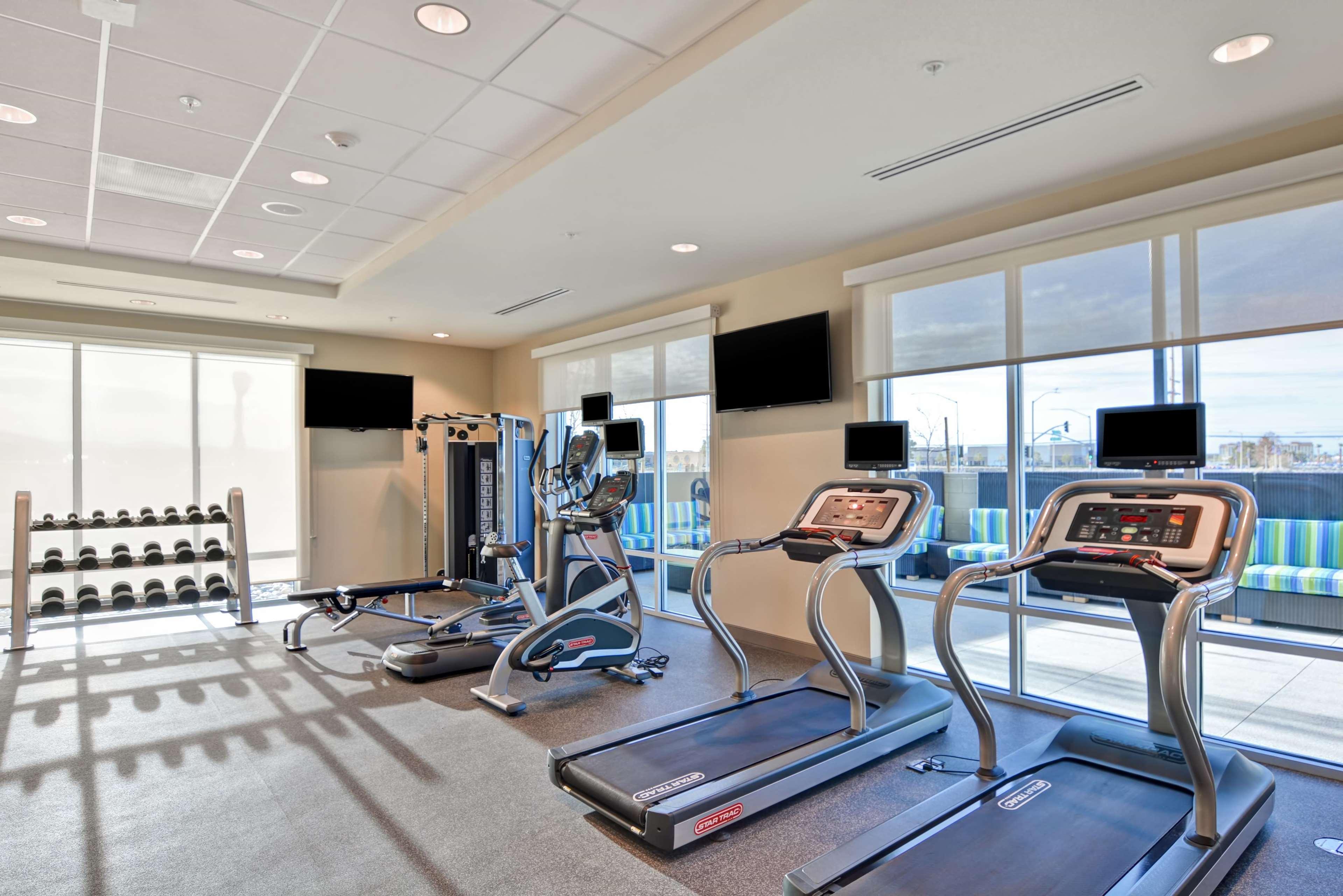 Gimnasio Home2 Suites by Hilton Palmdale, CA