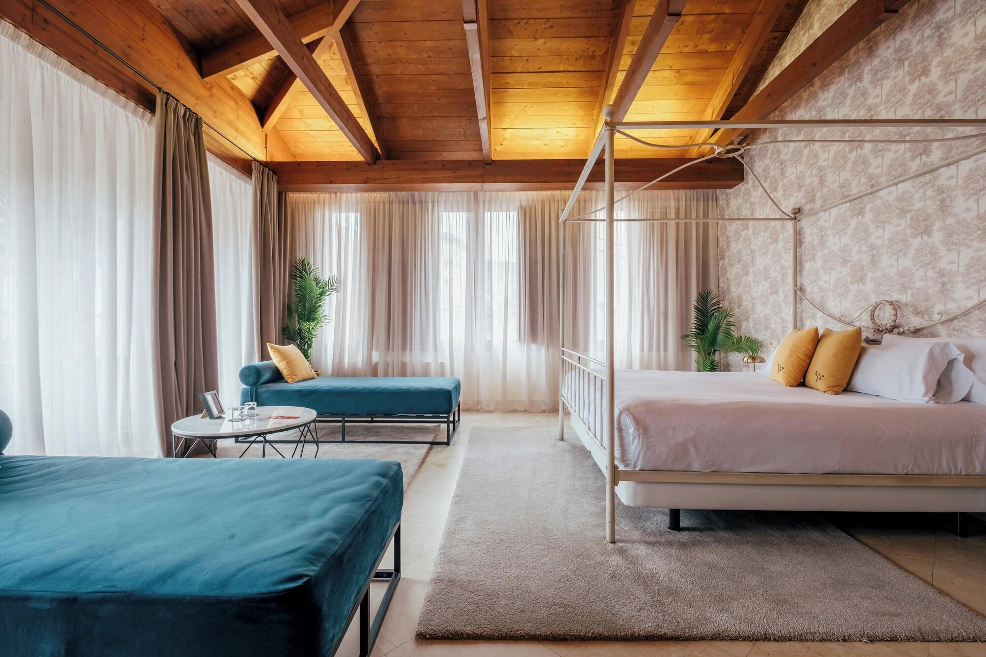 Varios Hotel Cetina Palacio Ayala Berganza.