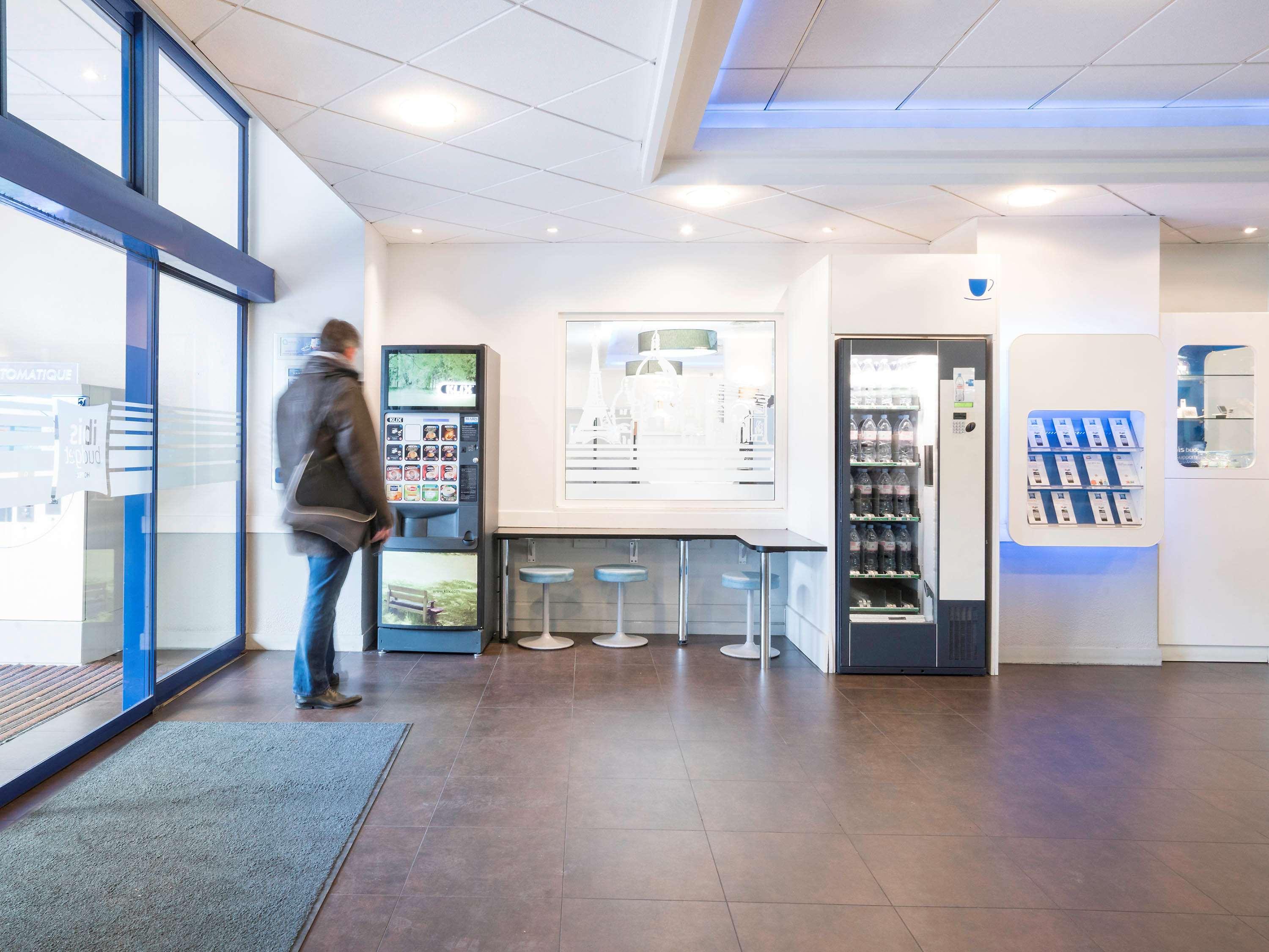 Varios ibis budget Paris Porte de Montmartre
