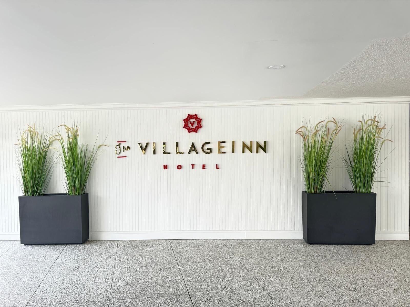 Vista Exterior Village Inn