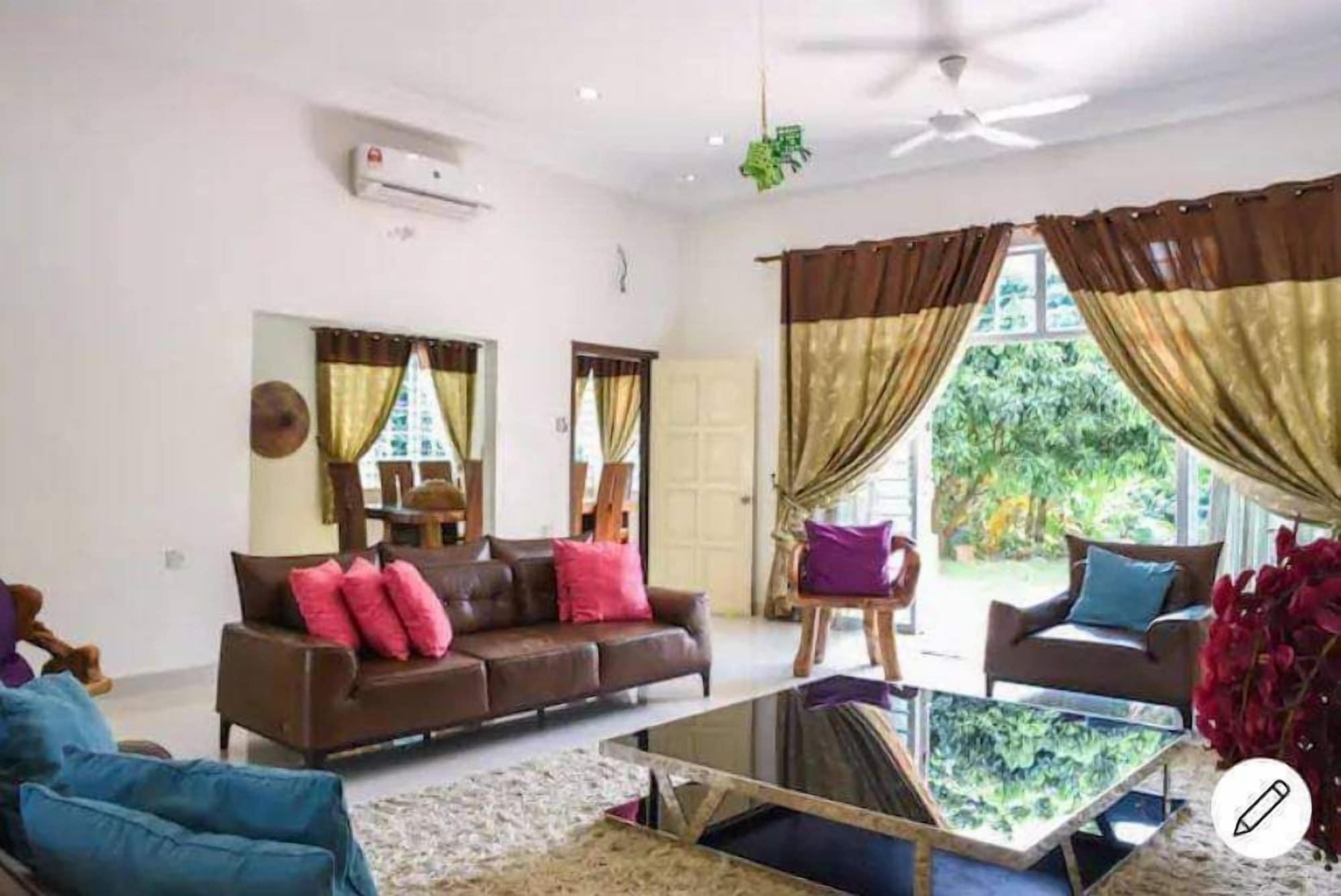 Sala de Reuniones Villa Solihin