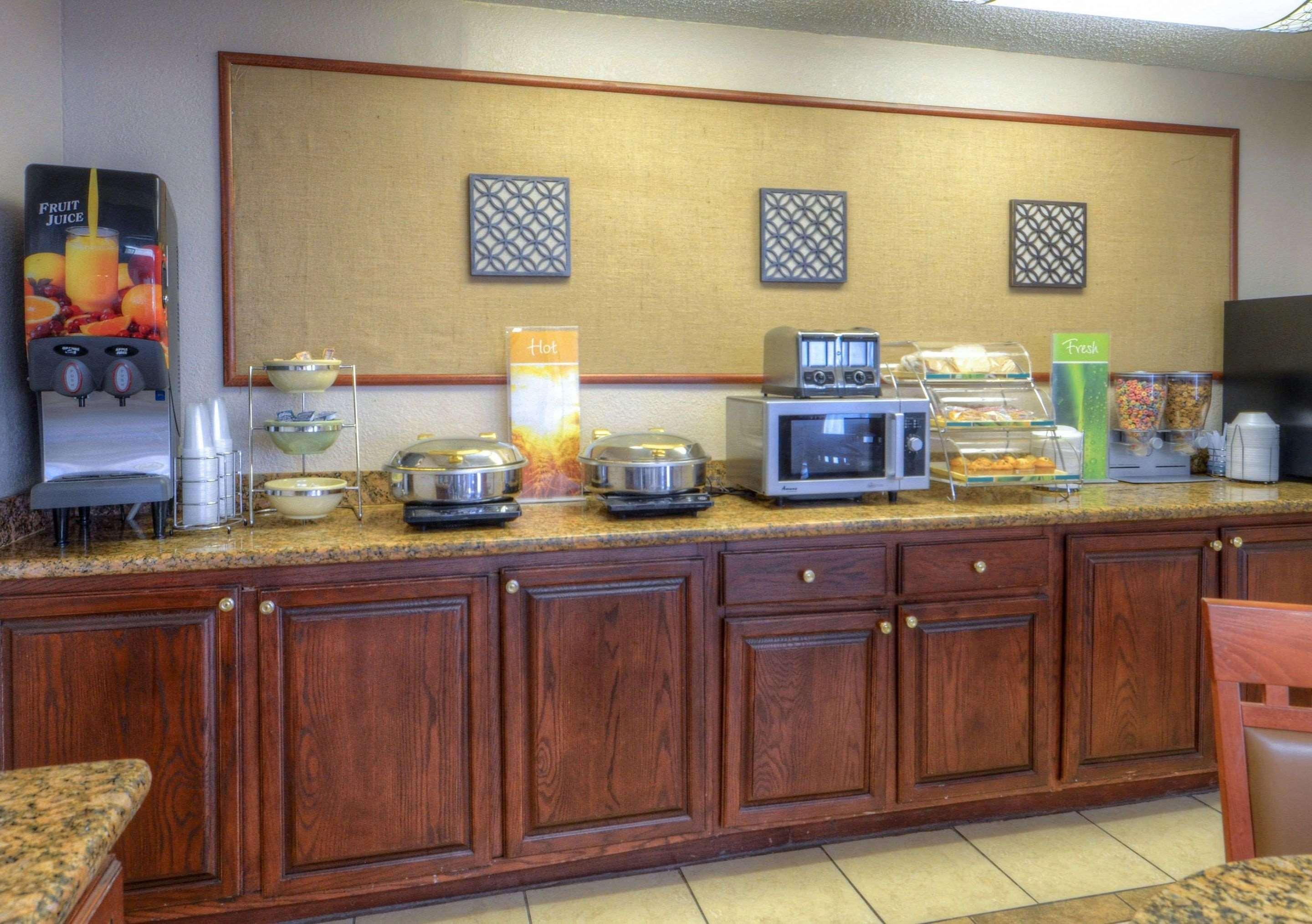 Restaurant Quality Inn Plainview
