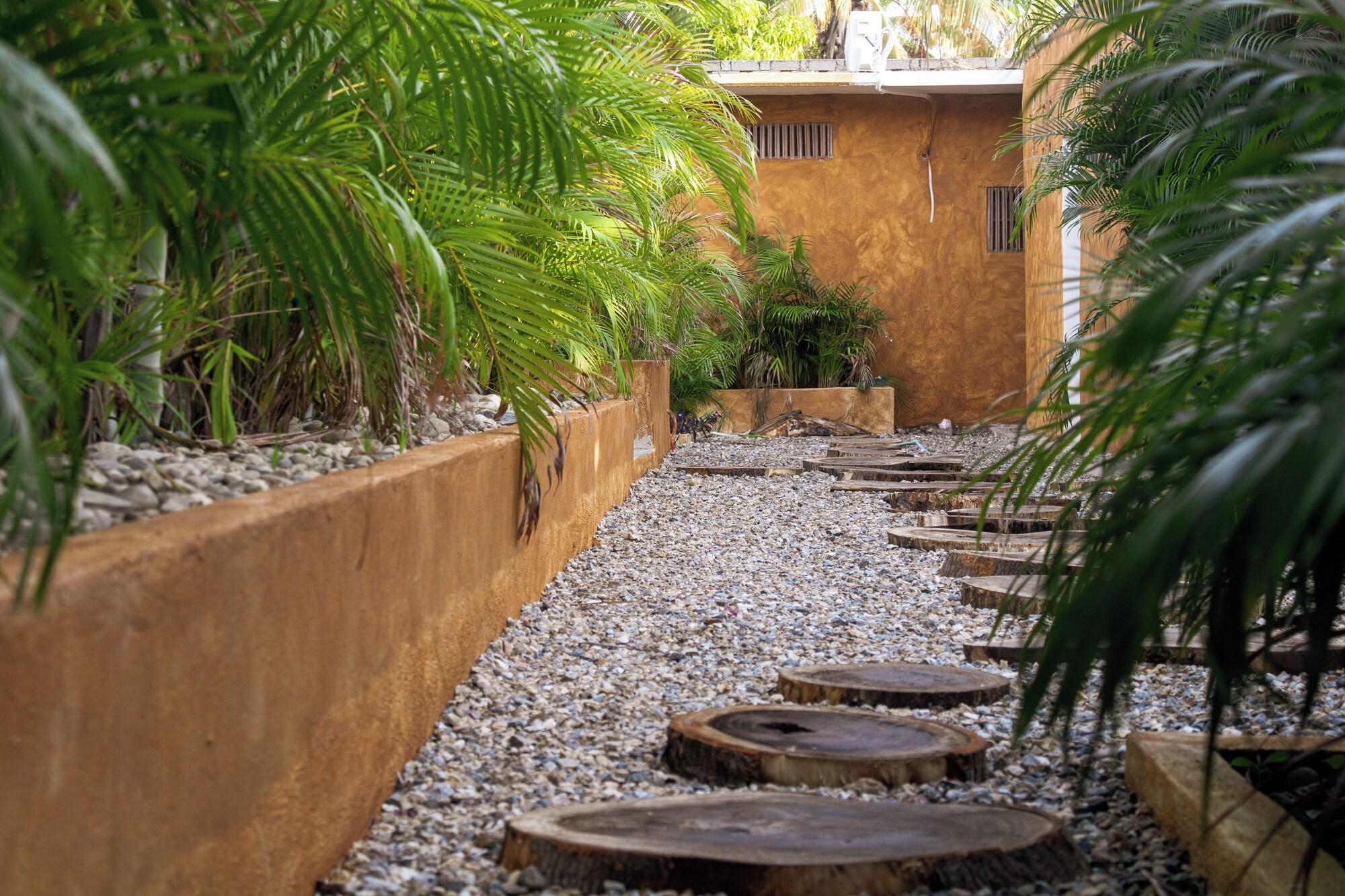 Vista Exterior Melrose - Hidden Port