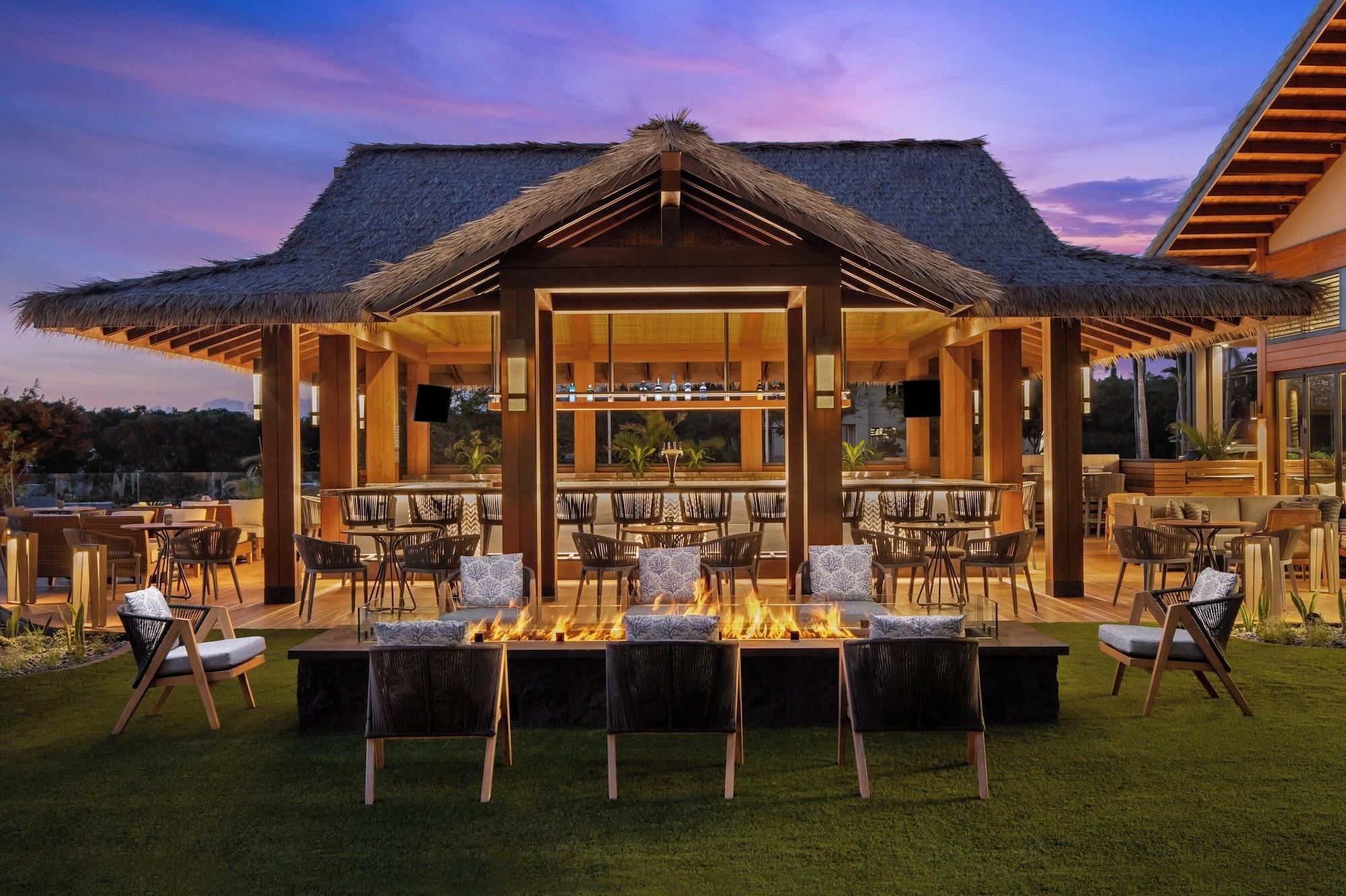 Bar/Salón AC Hotel by Marriott Maui Wailea