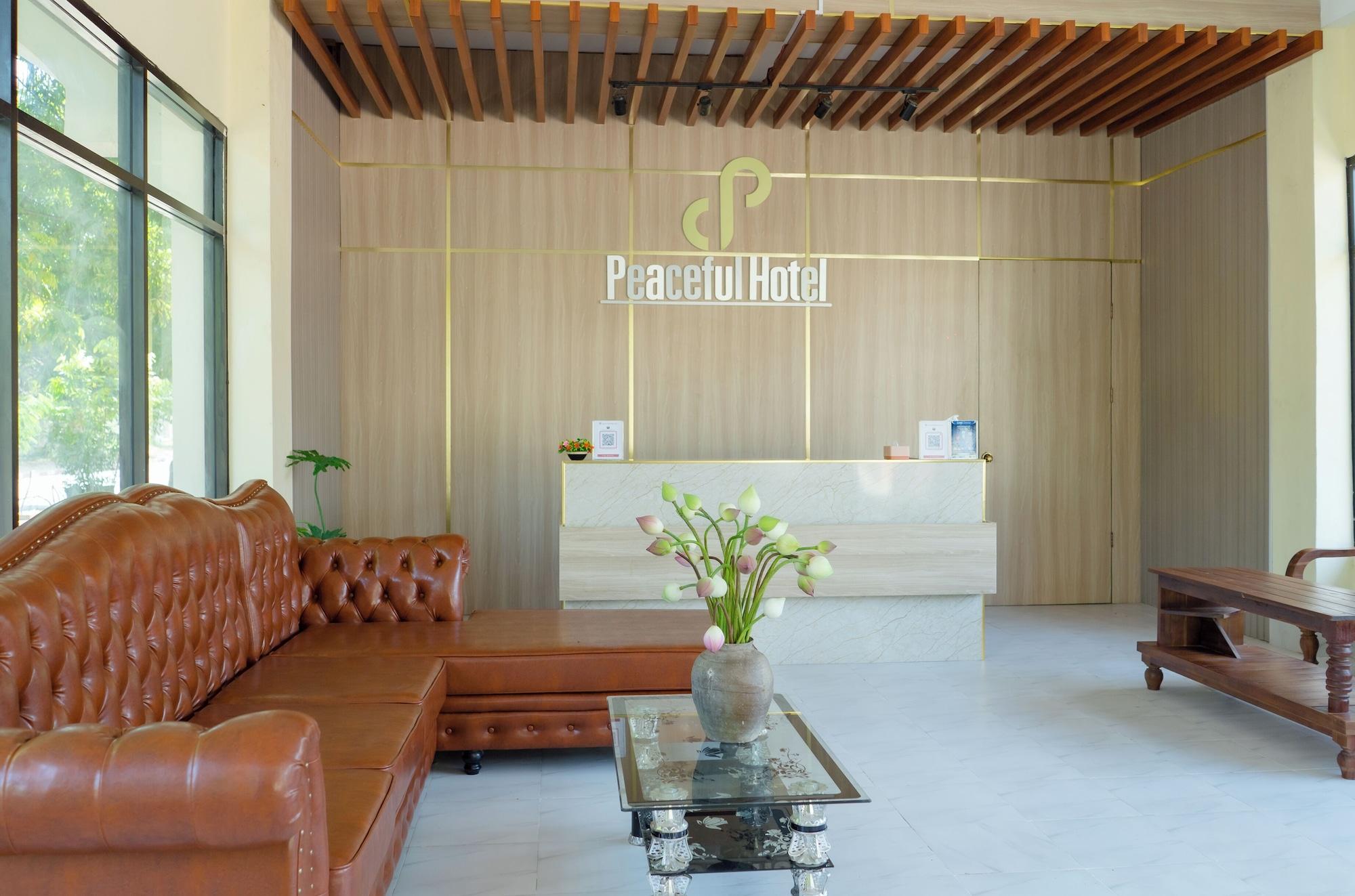 Vista Lobby Peaceful Hotel