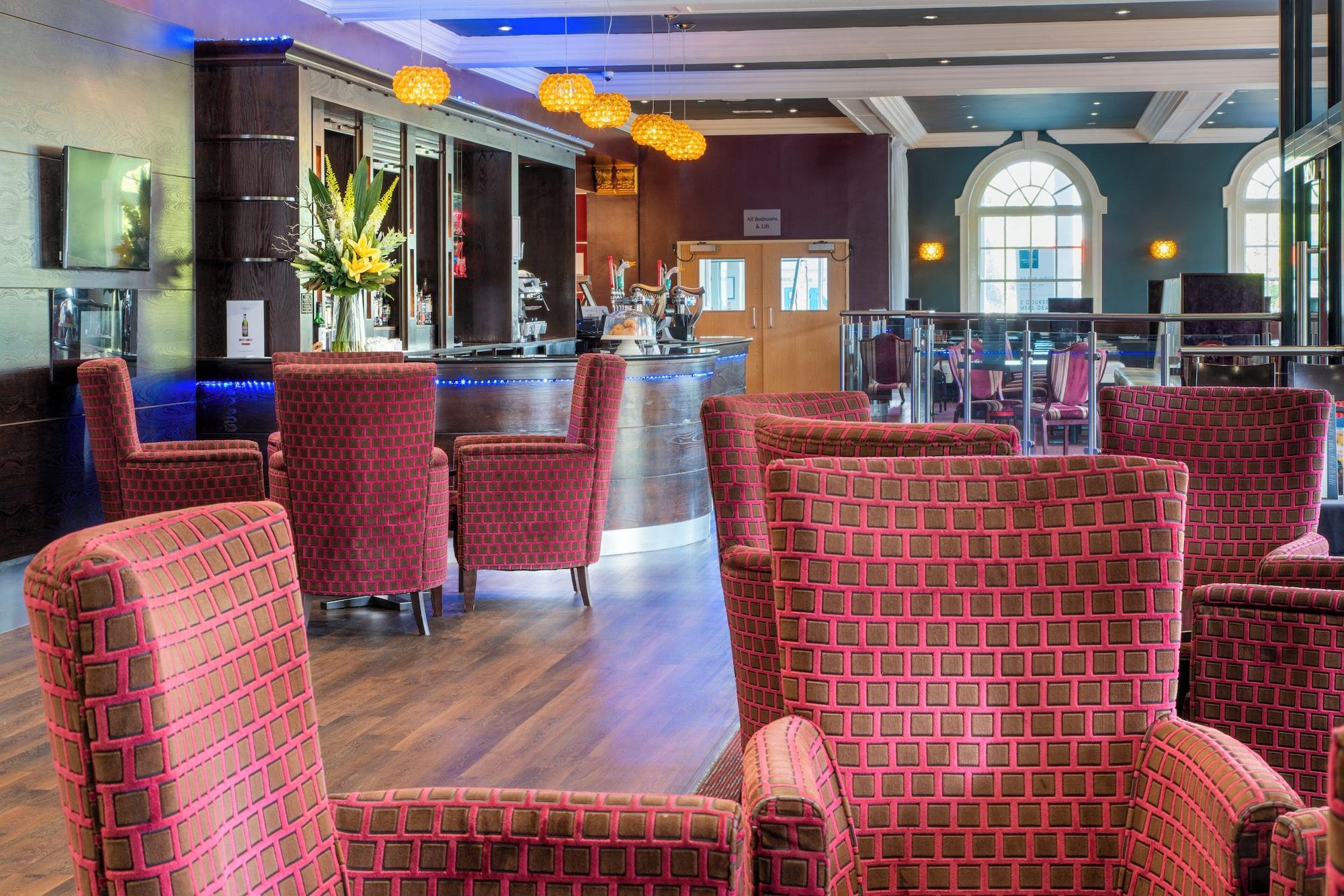 Bar/Salón London Croydon Aerodrome Hotel, BW Signature Collection