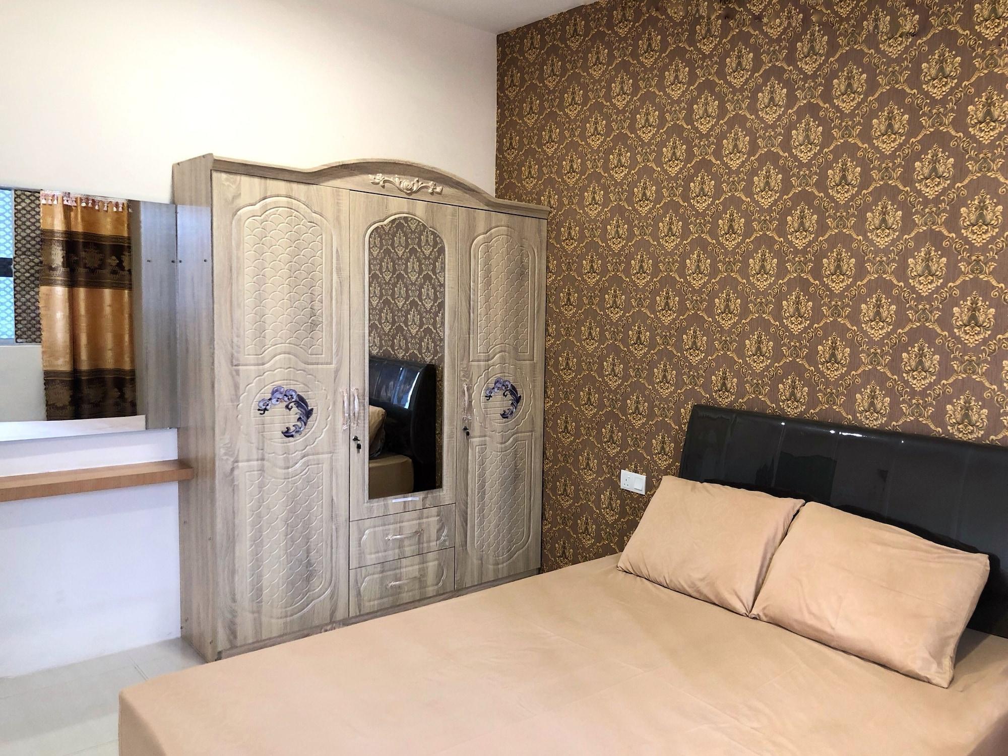 Varios Sharon Square