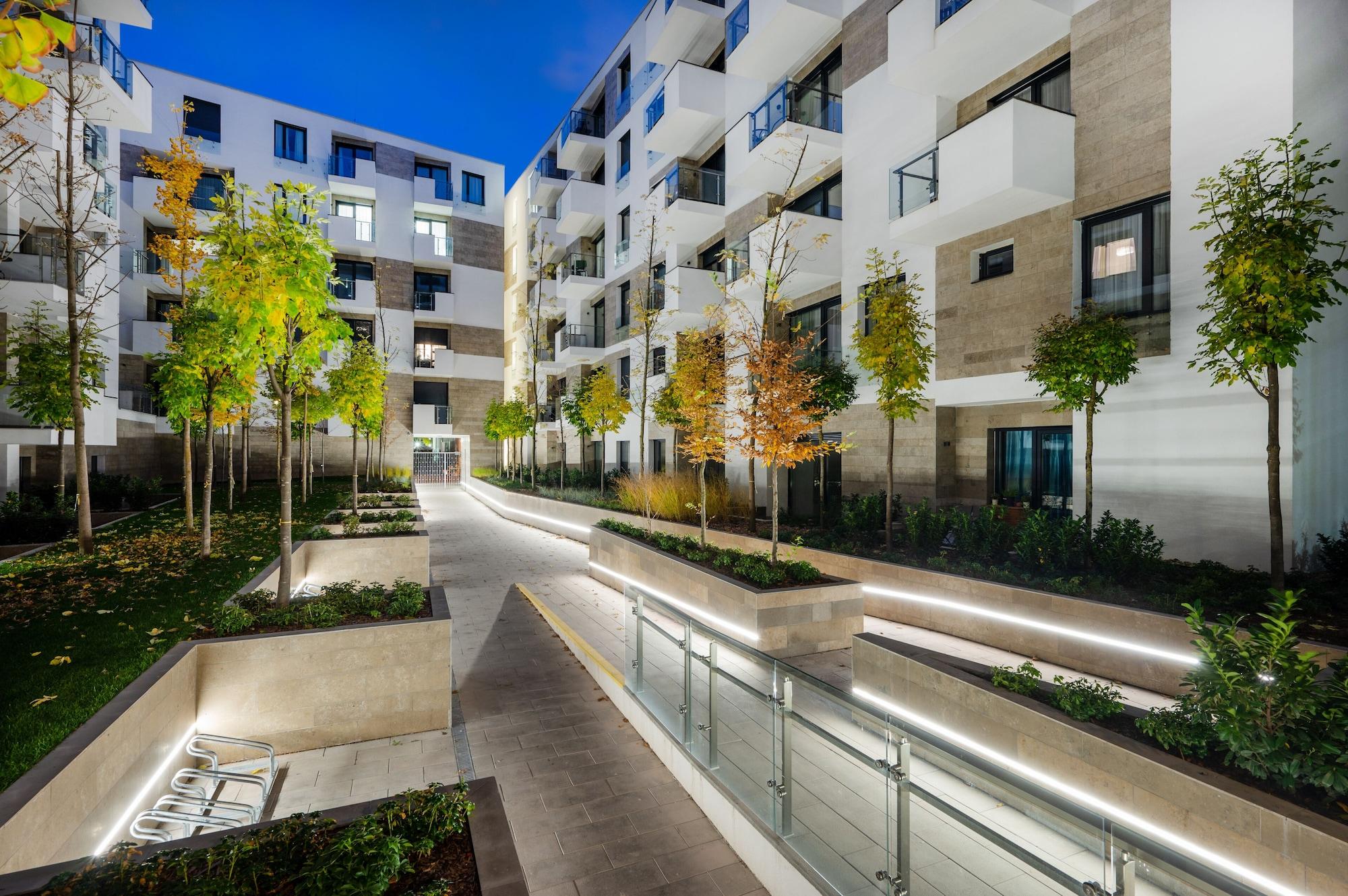 Vista Exterior Elisabeth Downtown Apartments by UrbanRent