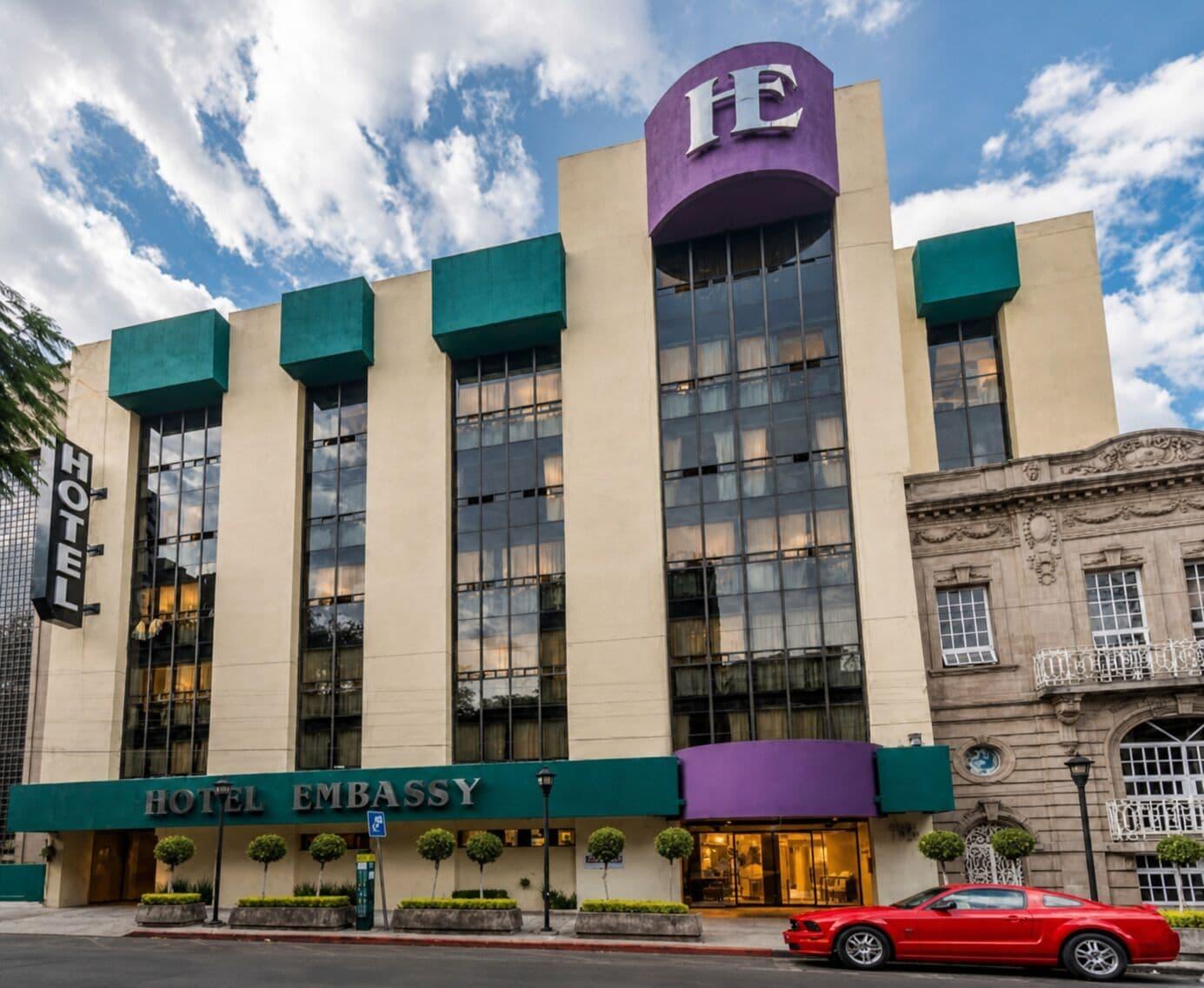 Varios Hotel Embassy