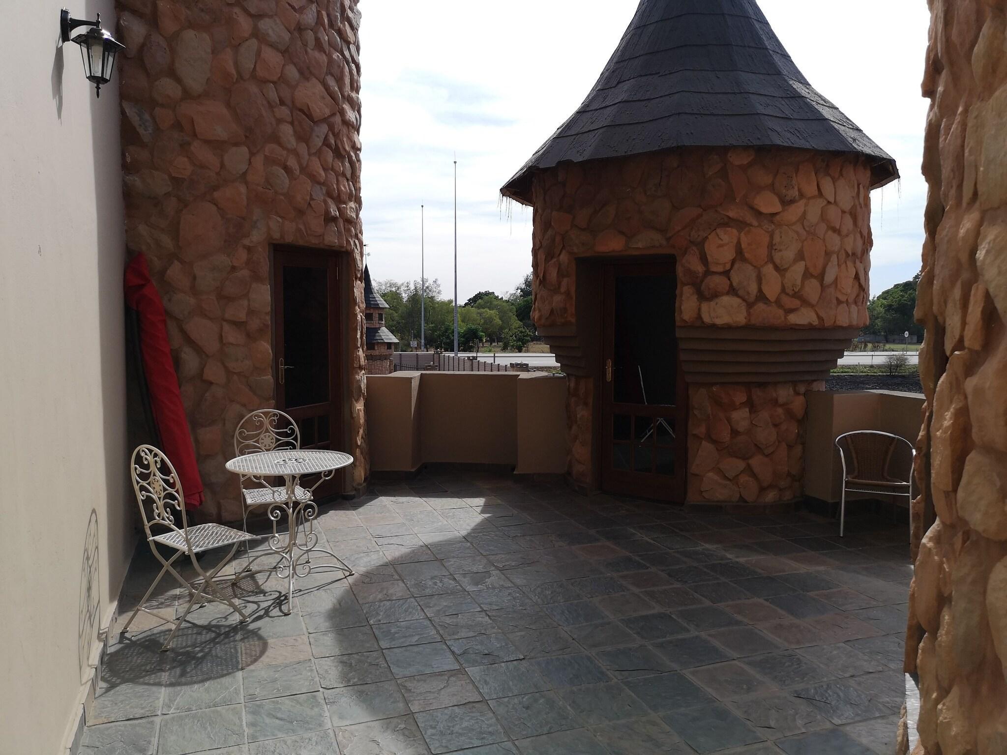 Varios Excalibur Boutique Hotel