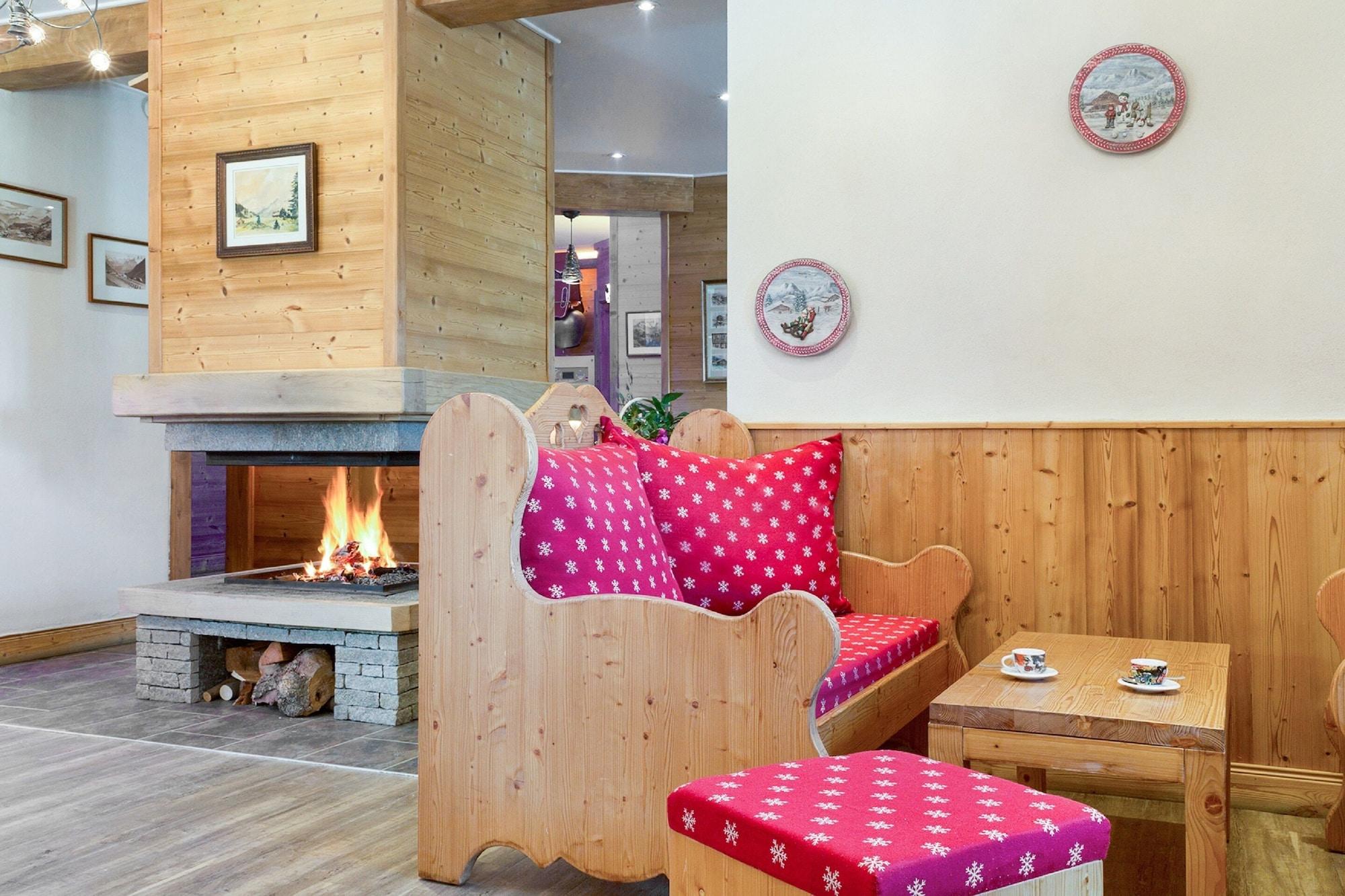 Bar/Salón Chalet-Hôtel Le Beausoleil, The Originals Relais (Hotel-Chalet de Tradition)