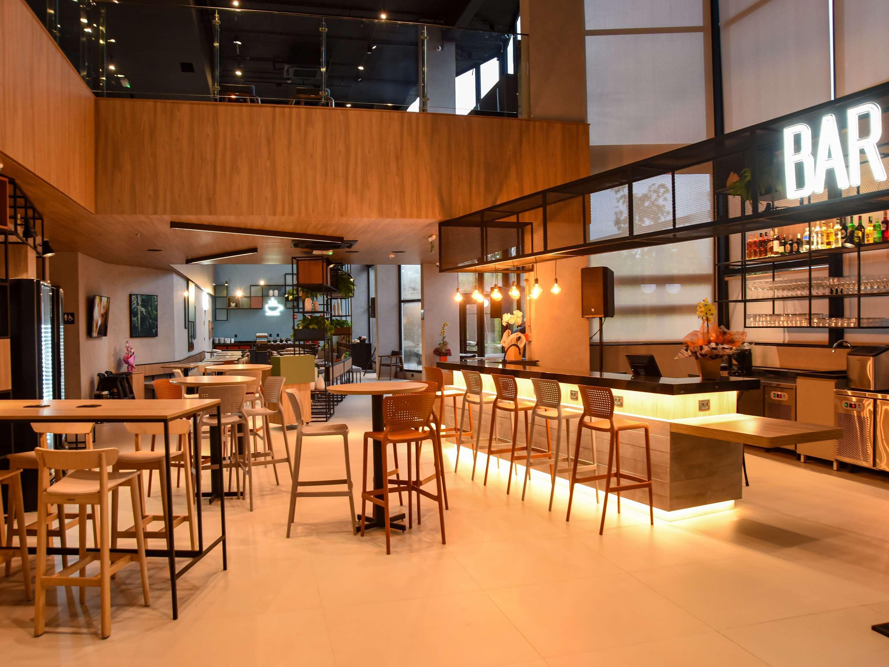 Bar/Salón Ibis Tangara Da Serra