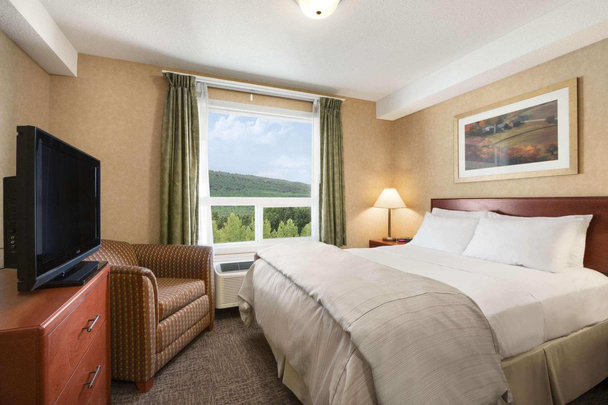 Habitación Days Inn & Suites by Wyndham Cochrane