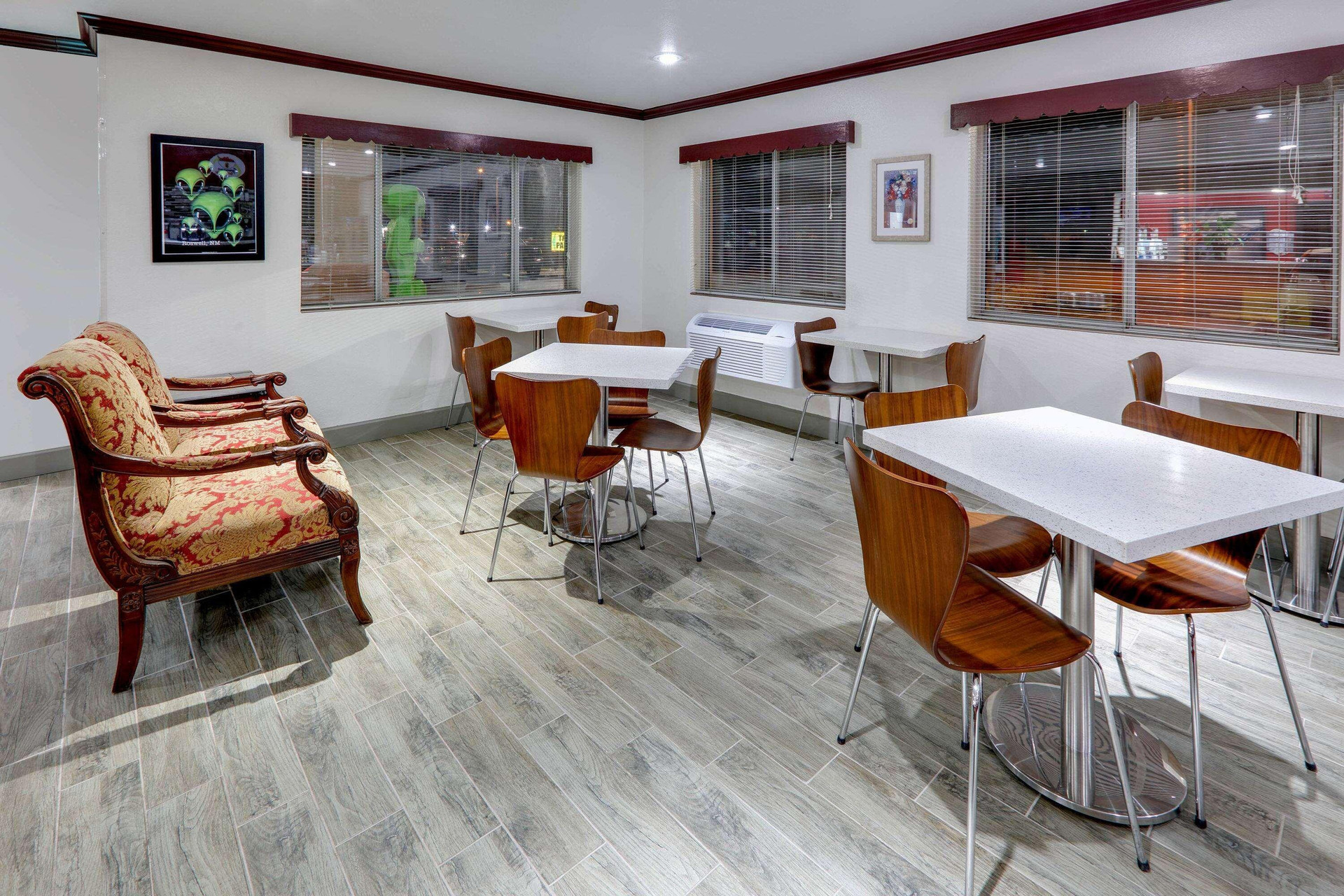 Vista Lobby Super 8 by Wyndham Roswell