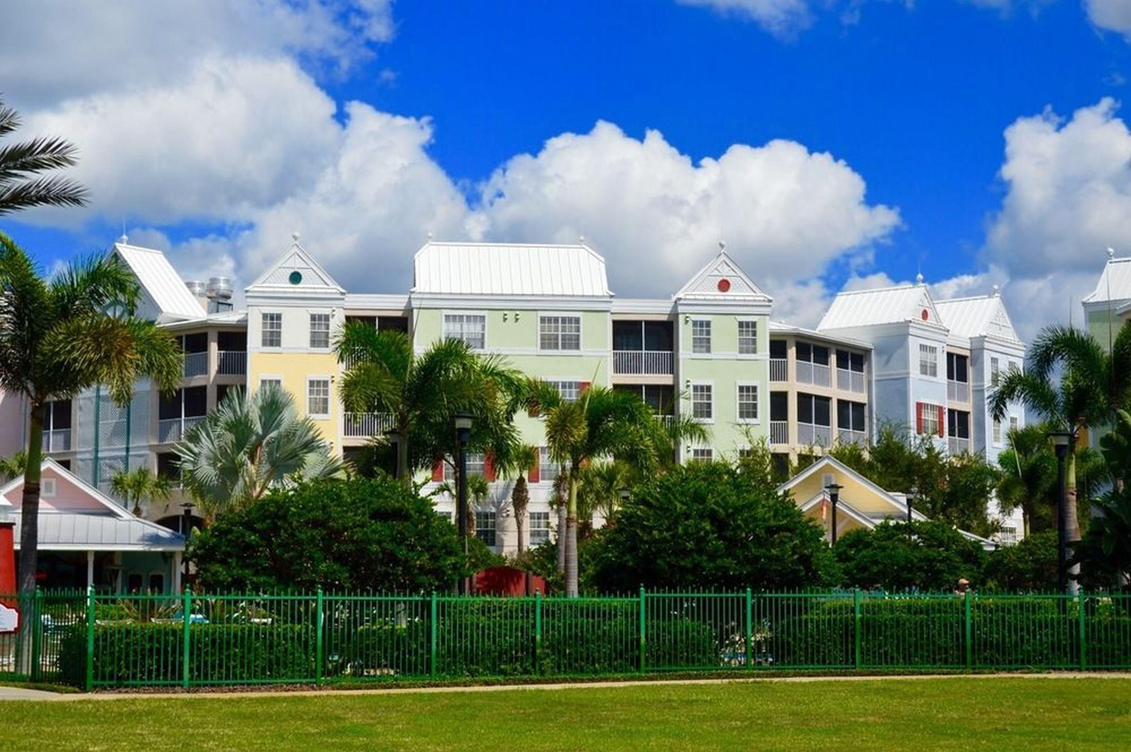 Vista Exterior Calypso Cay Vacation Villas