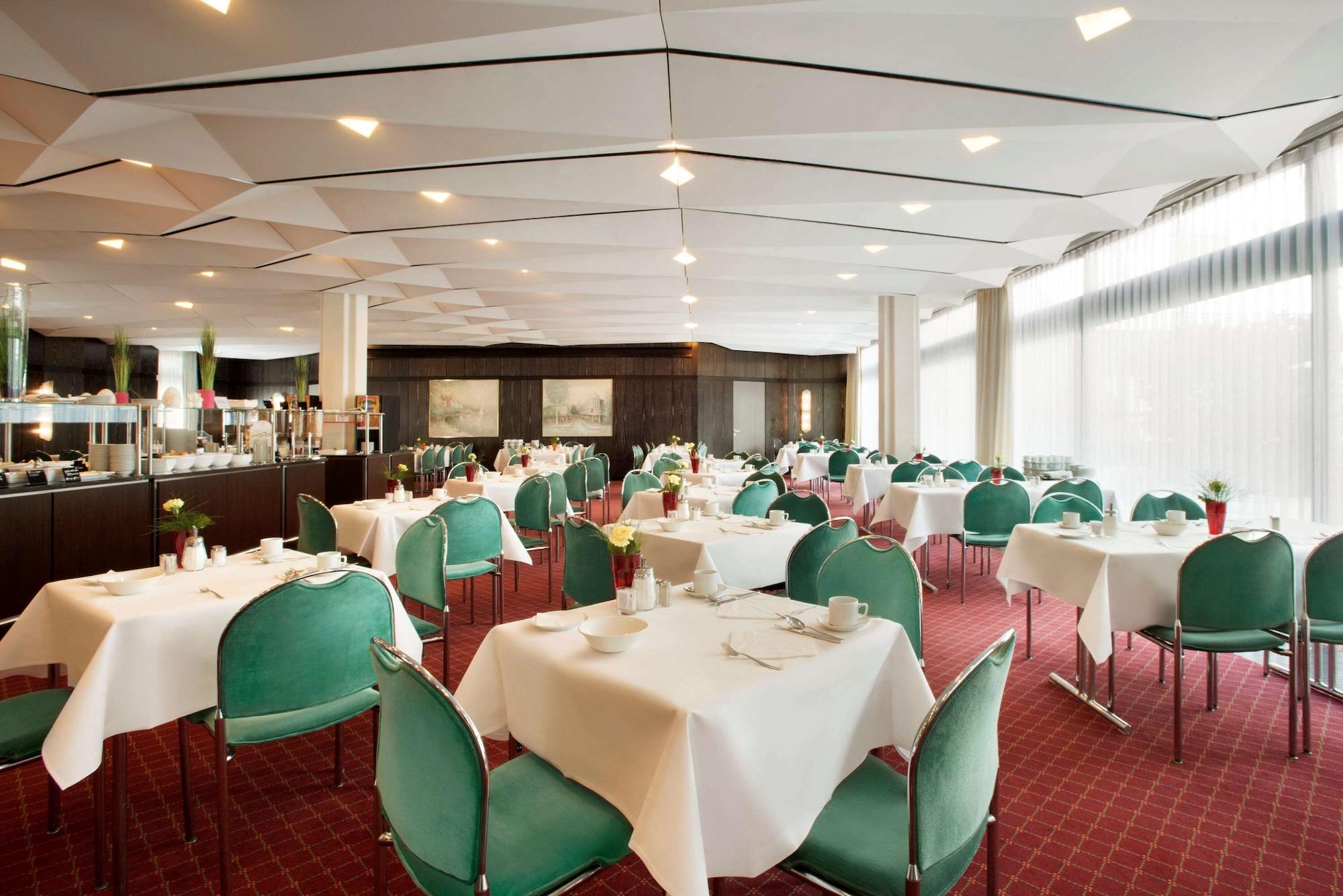 Restaurant Ramada by Wyndham Nuernberg Parkhotel