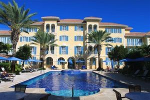 Paquete - SPECIAL DISCOUNTED RATE!-  Magical Oceanfront Holiday - Grace Bay Beach 1/2 bed