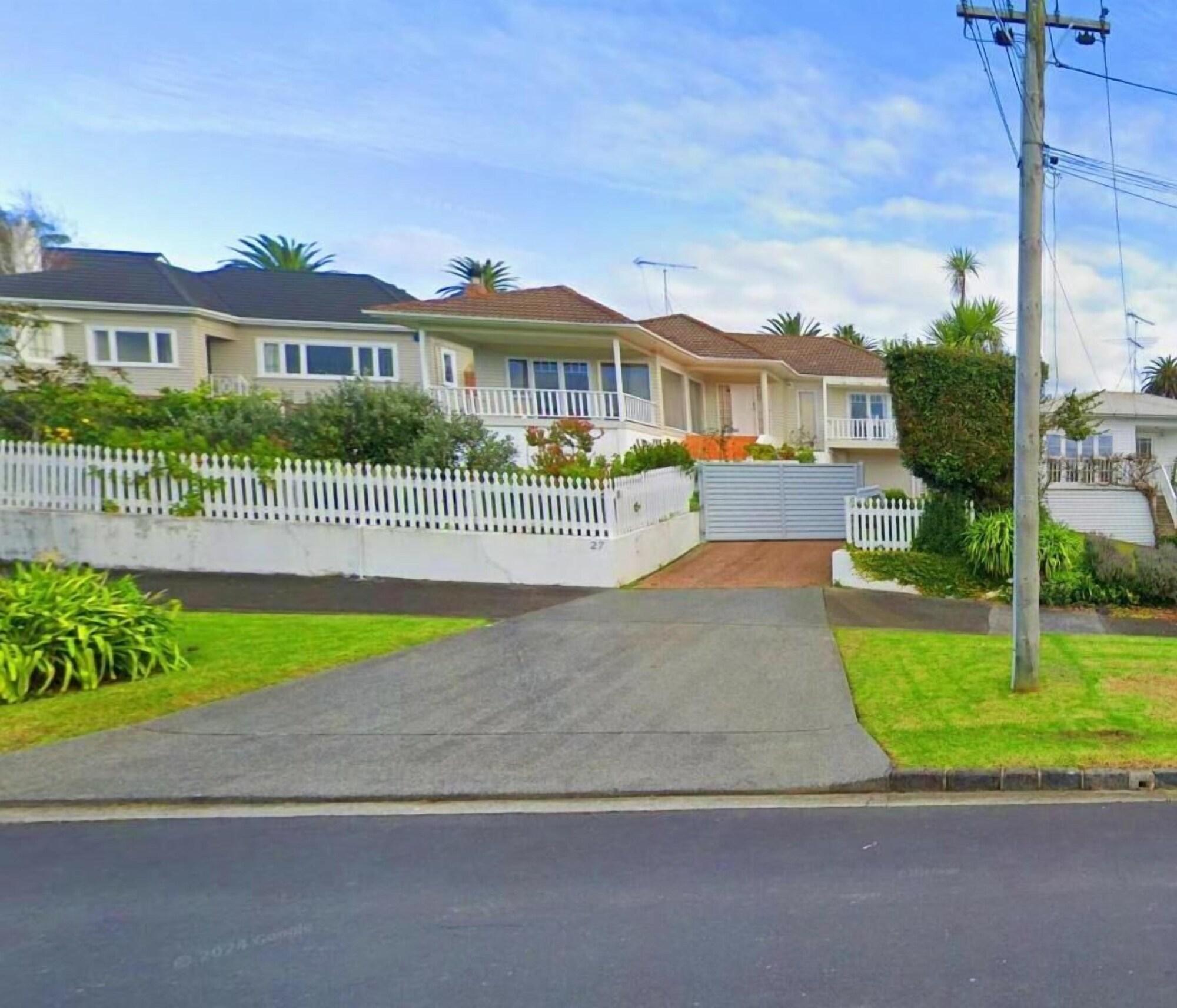 Vista Exterior Seaview Garden House Close to Beach