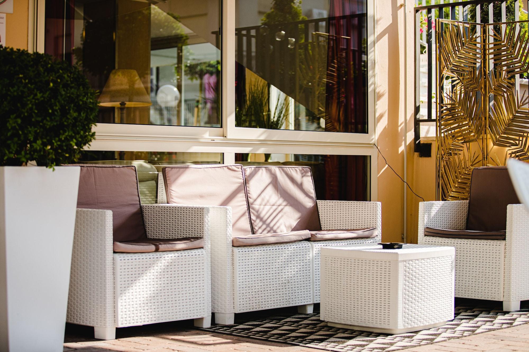 Vista Exterior Unique Hotel