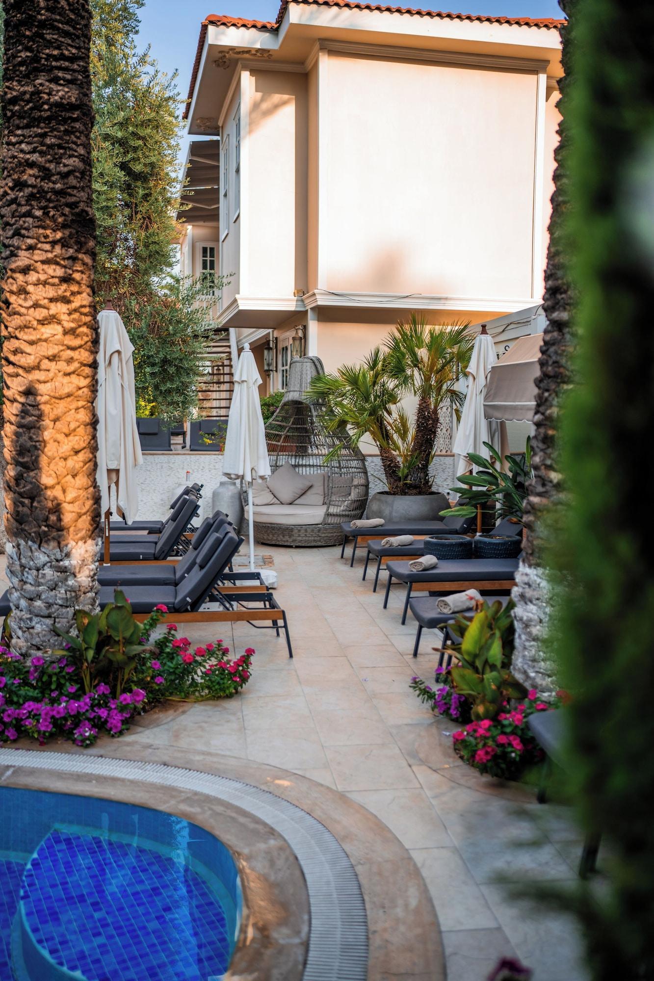 Vista Exterior Elegance East Hotel - Boutique Class