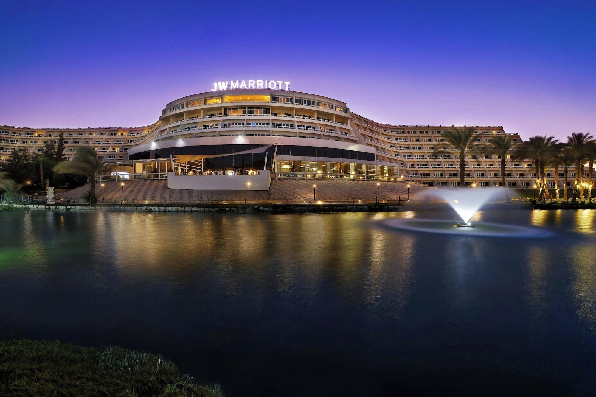 Vista Exterior JW Marriott Hotel Cairo