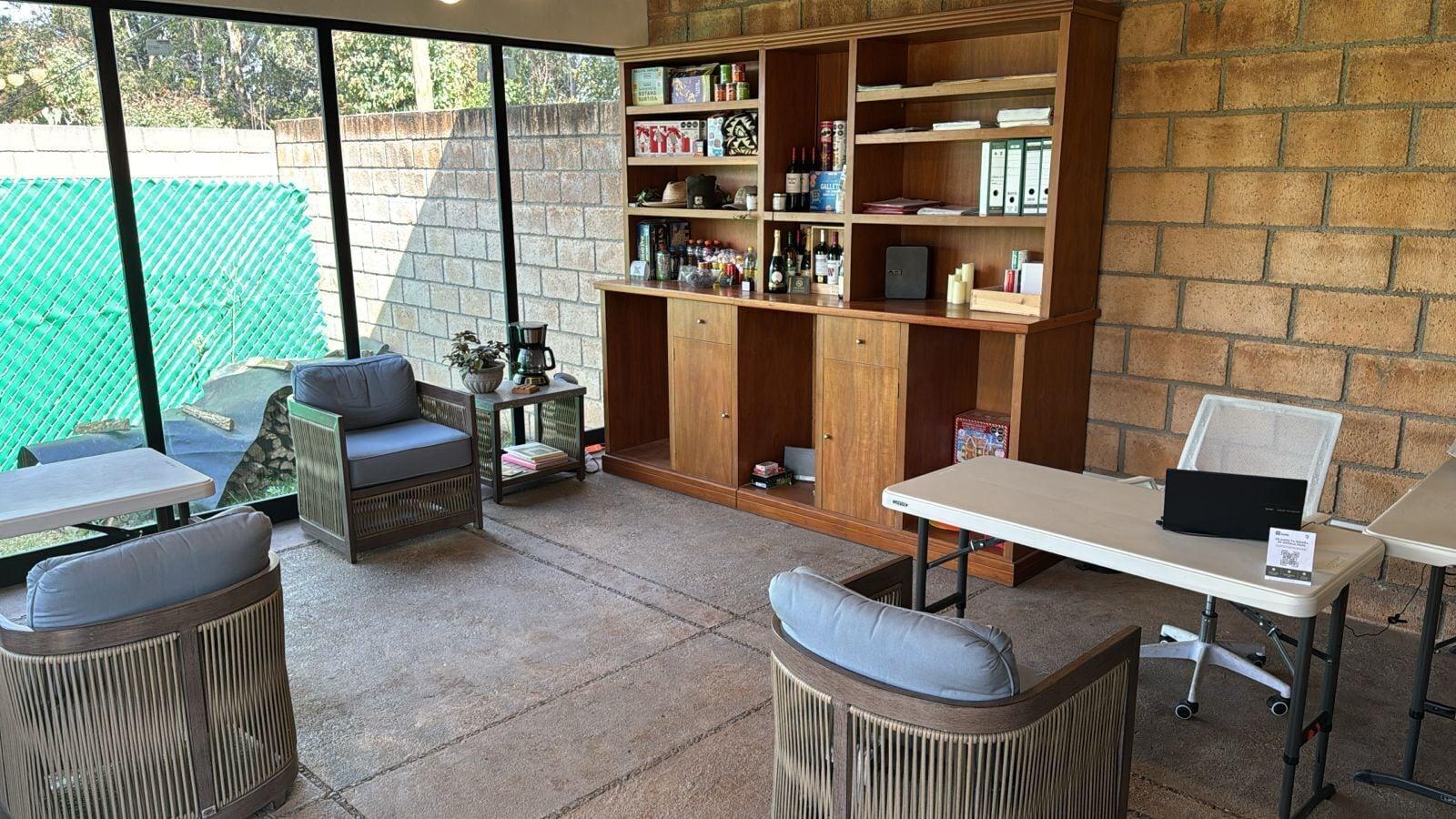 Vista Lobby DenHills