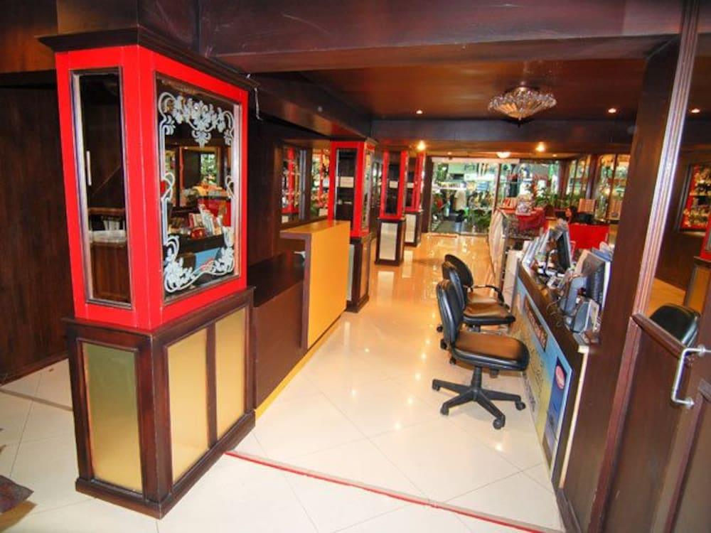 Varios Lucky Palace Hotel