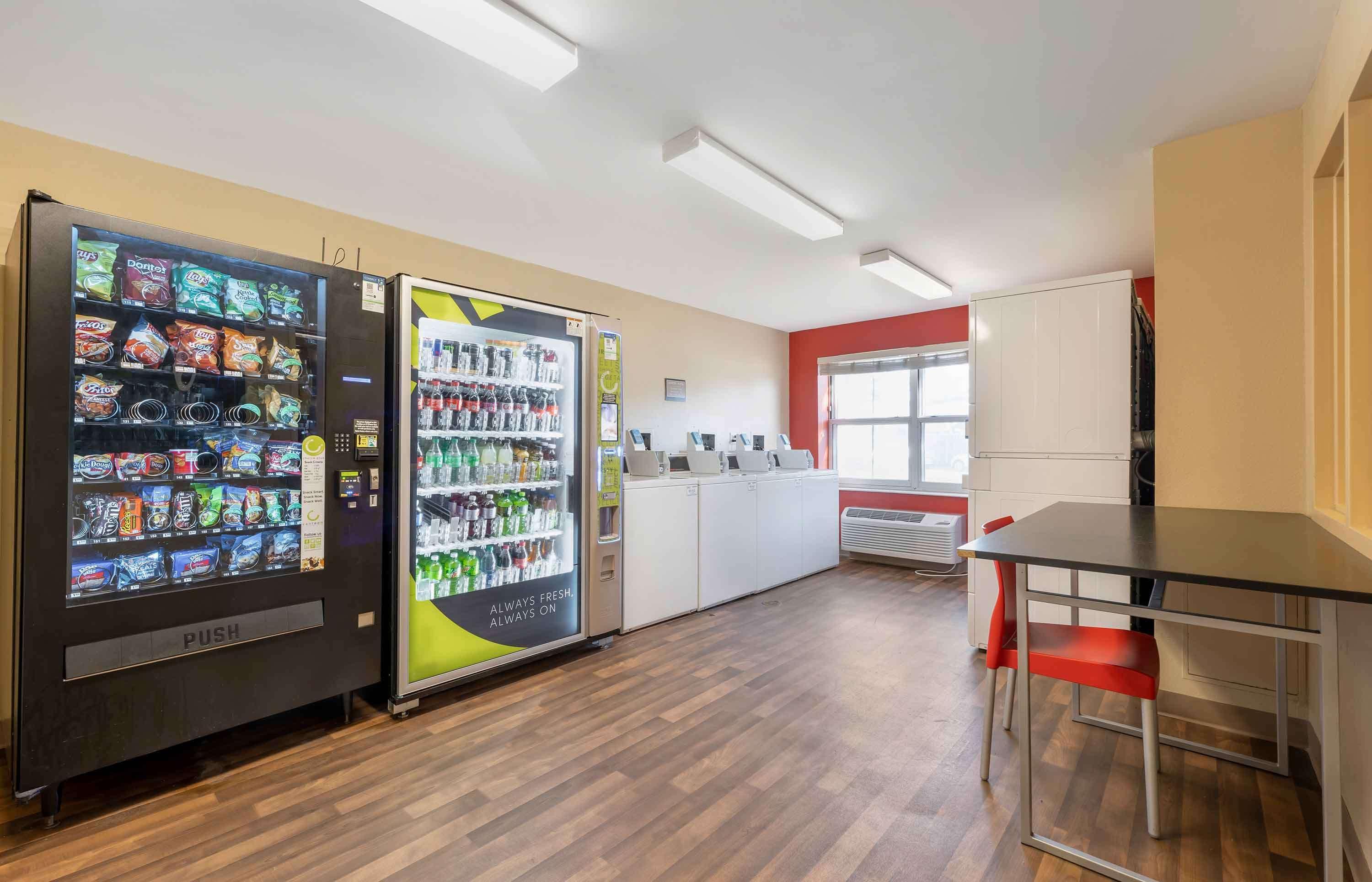 Vista Exterior Extended Stay America Suites Chicago O'Hare Allstate Arena