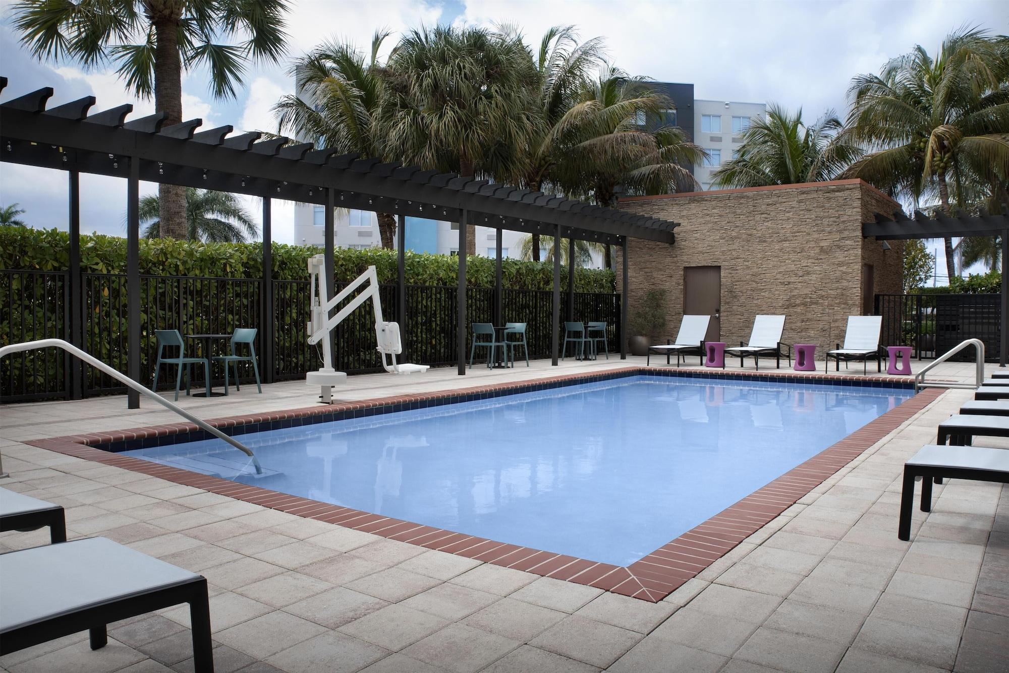 Vista Piscina Home2 Suites by Hilton Florida City, FL