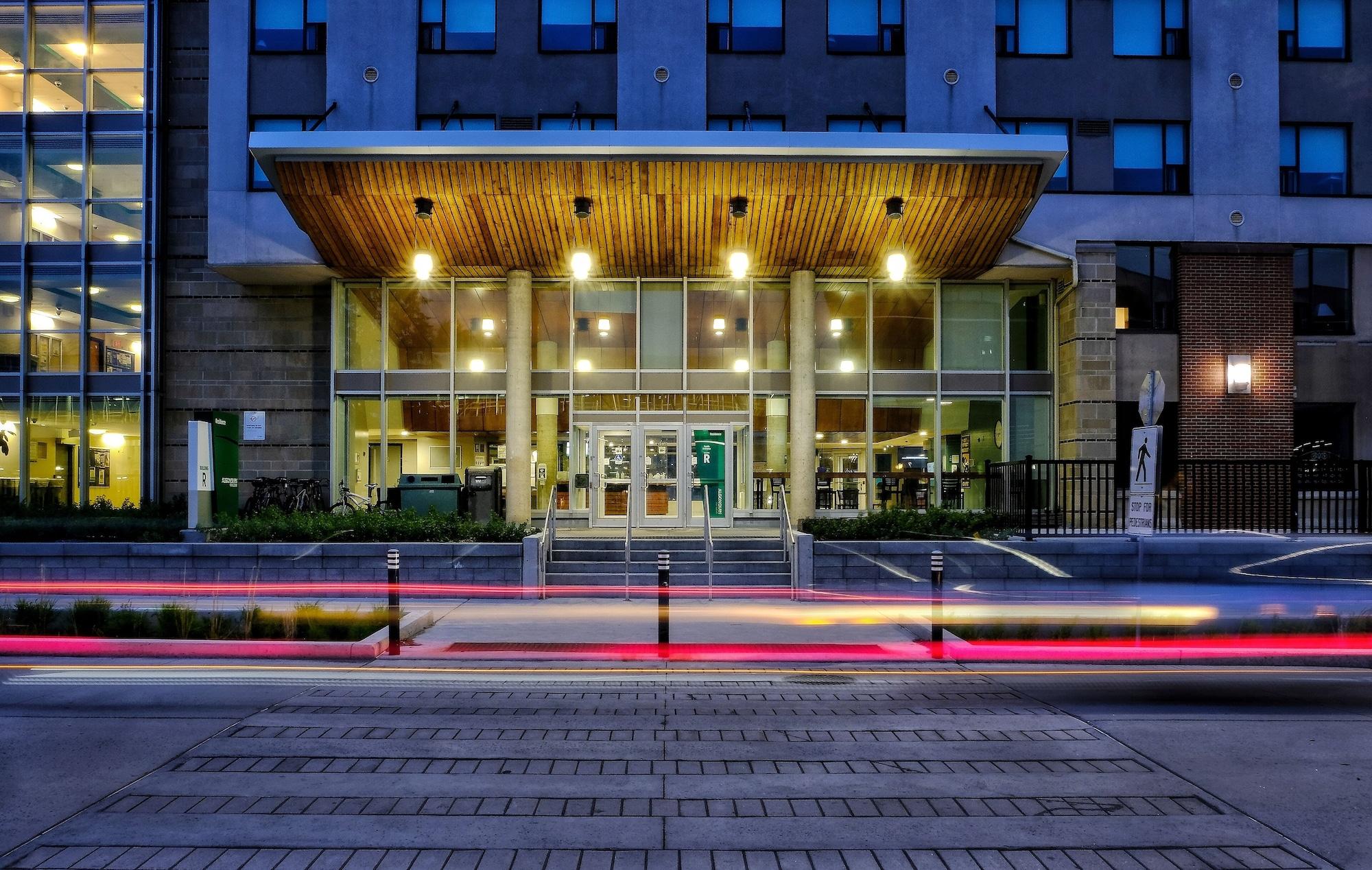 Varios Residence & Conference Centre - Ottawa West