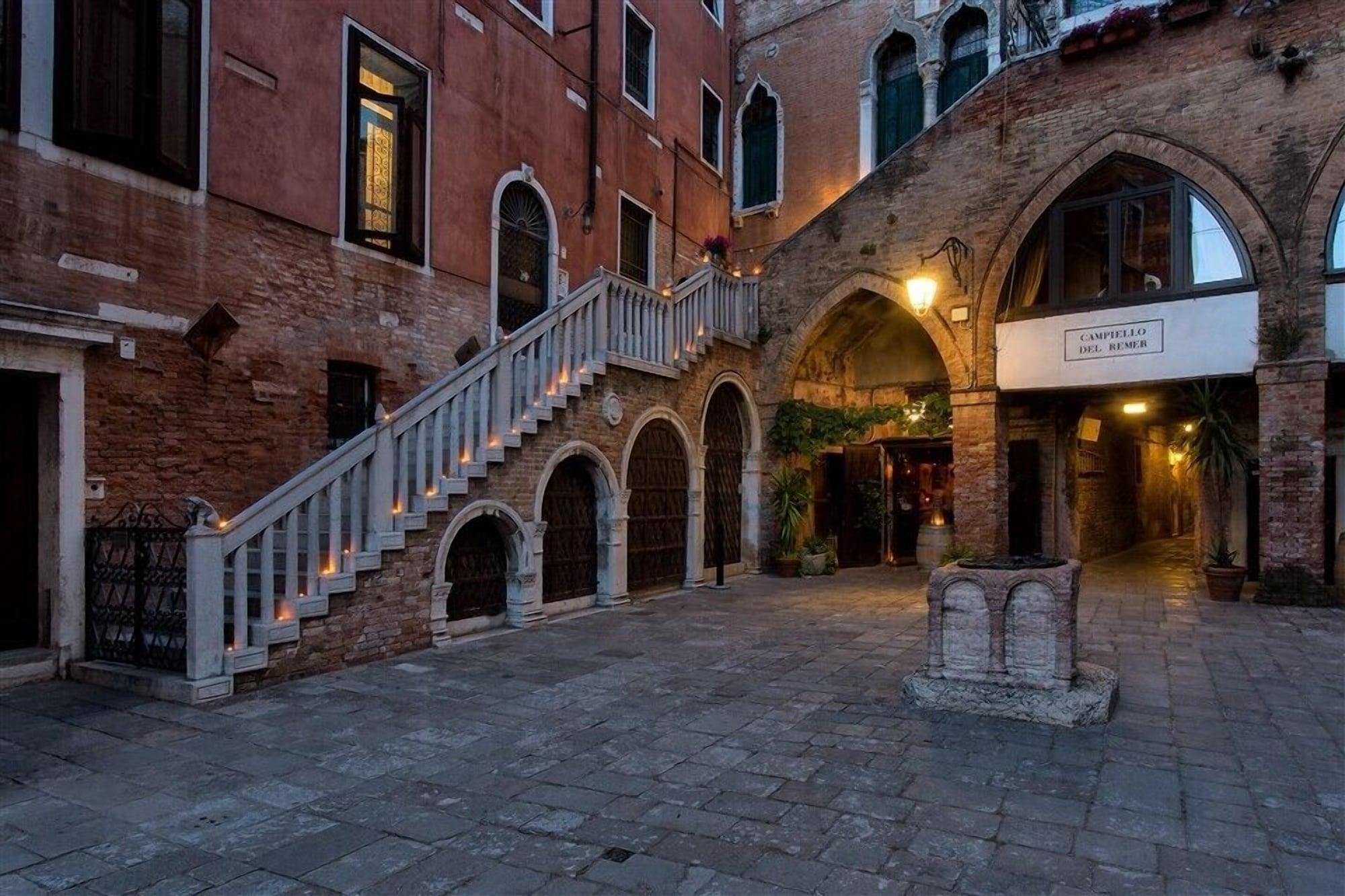 Vista Exterior Scalon del Doge