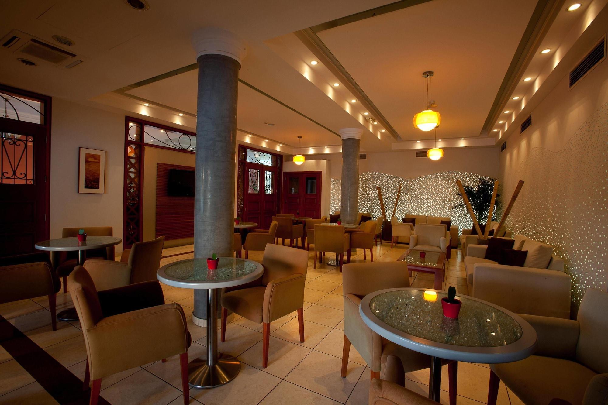 Vista Lobby Pyramos Hotel