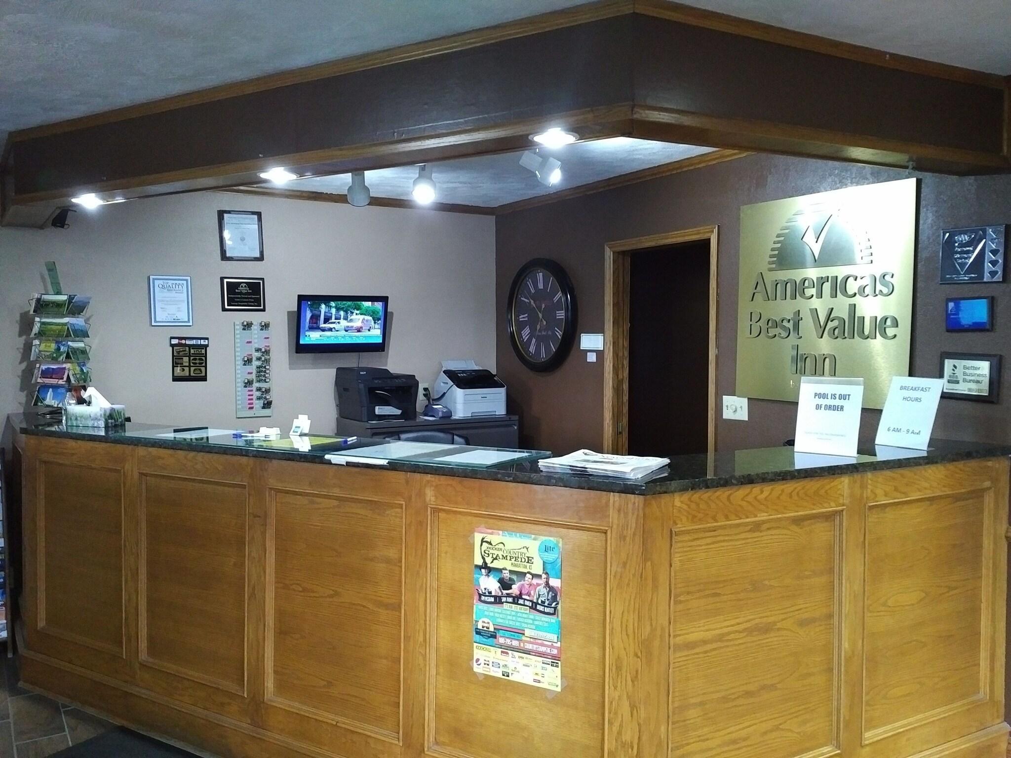 Vista Lobby Americas Best Value Inn York