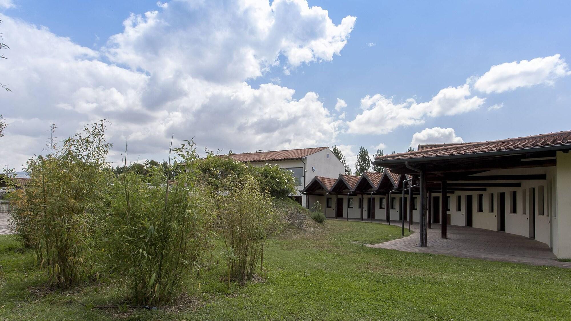 Vista Exterior Foro Appio Mansio Hotel