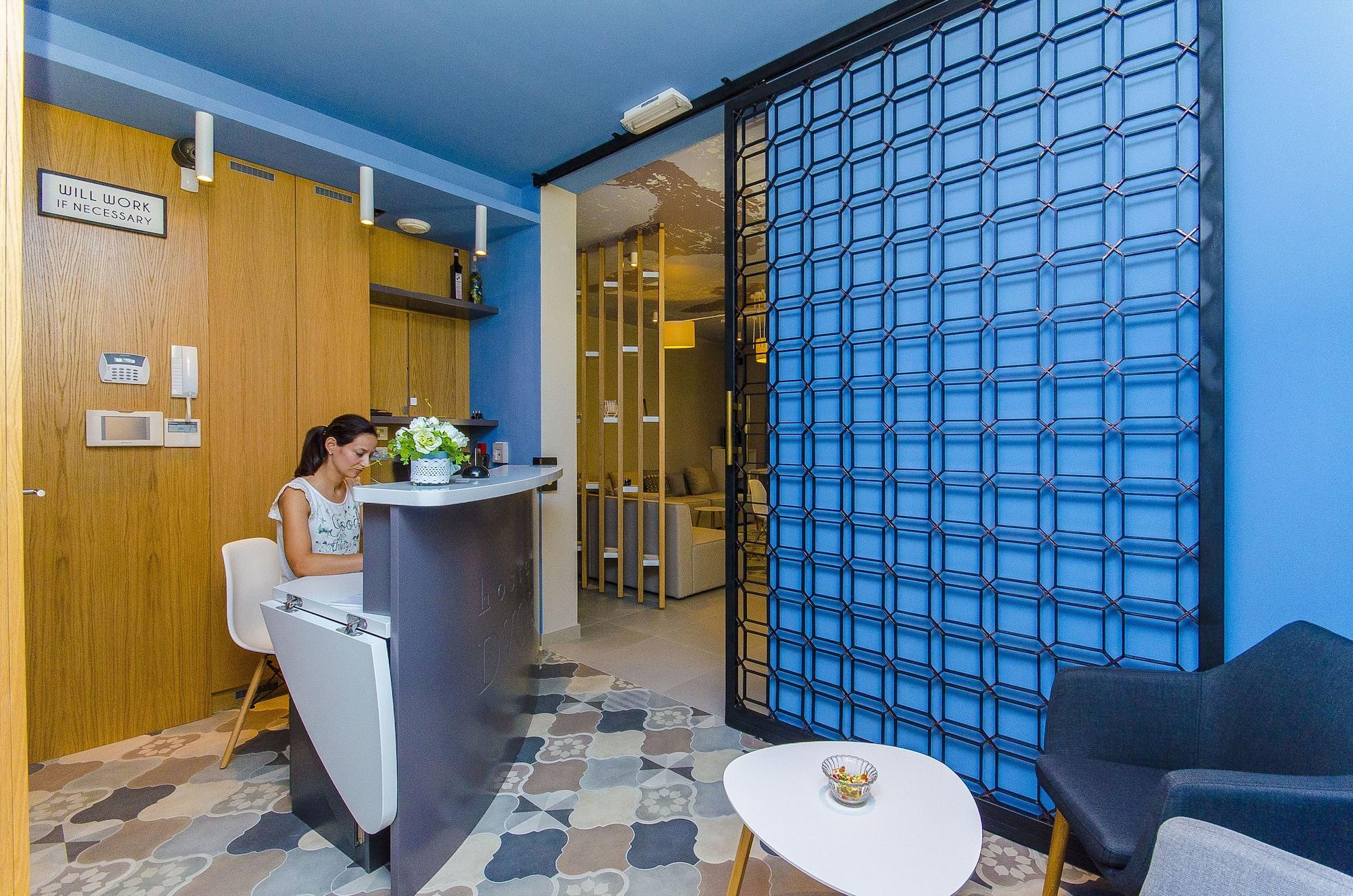 Vista Lobby Hostel Dvor