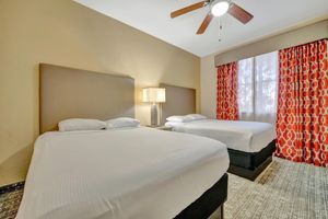 Renta temporal - 3BR Sleeps 8 Pool Hot Tub Arcade 10 Mins to Disney