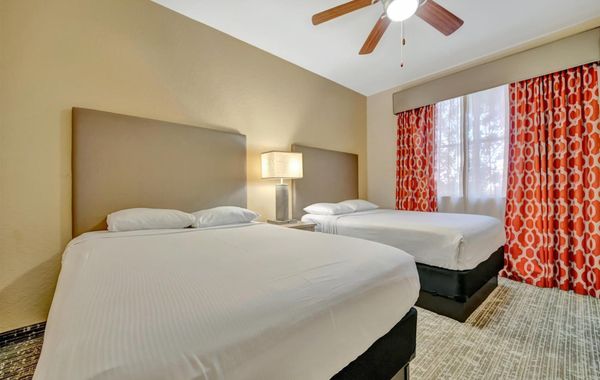3BR Sleeps 8 Pool Hot Tub Arcade 10 Mins to Disney - Hoteles con alberca en Orlando, Florida