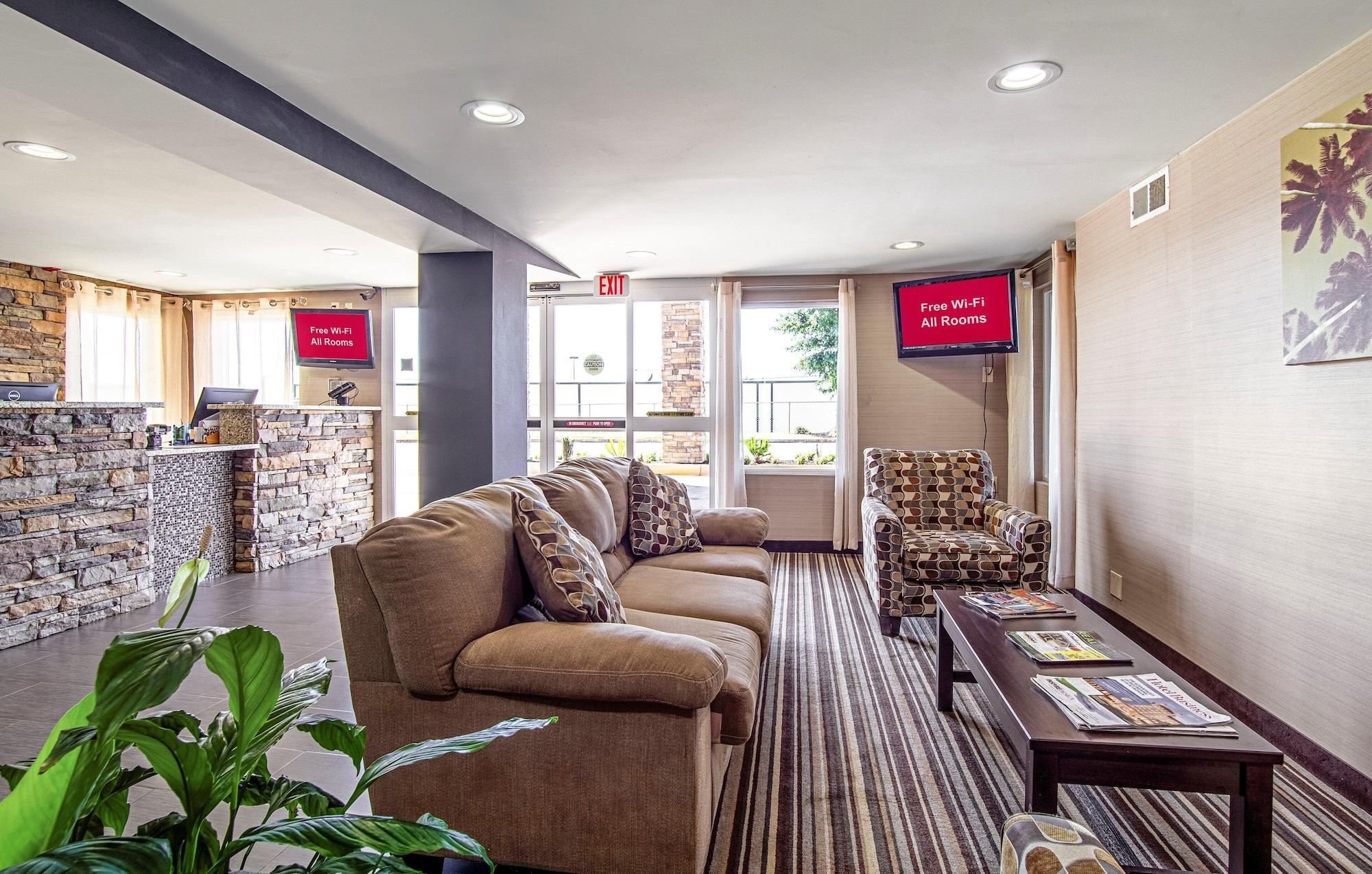 Vista Lobby Red Roof Inn & Suites Greenwood, SC