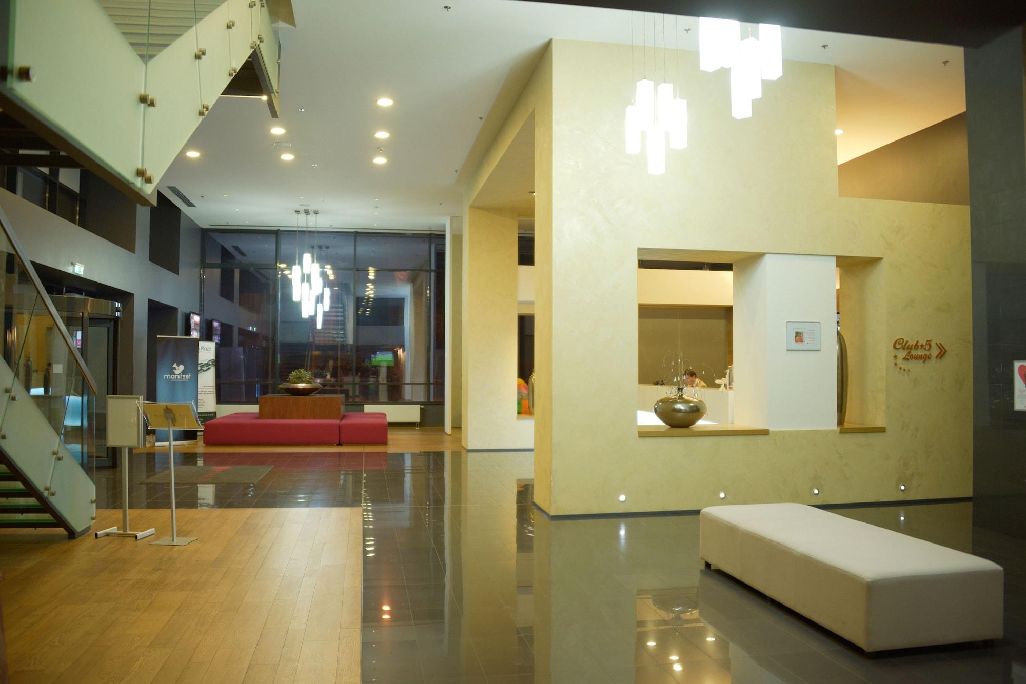 Vista Lobby Ramada by Wyndham Oradea
